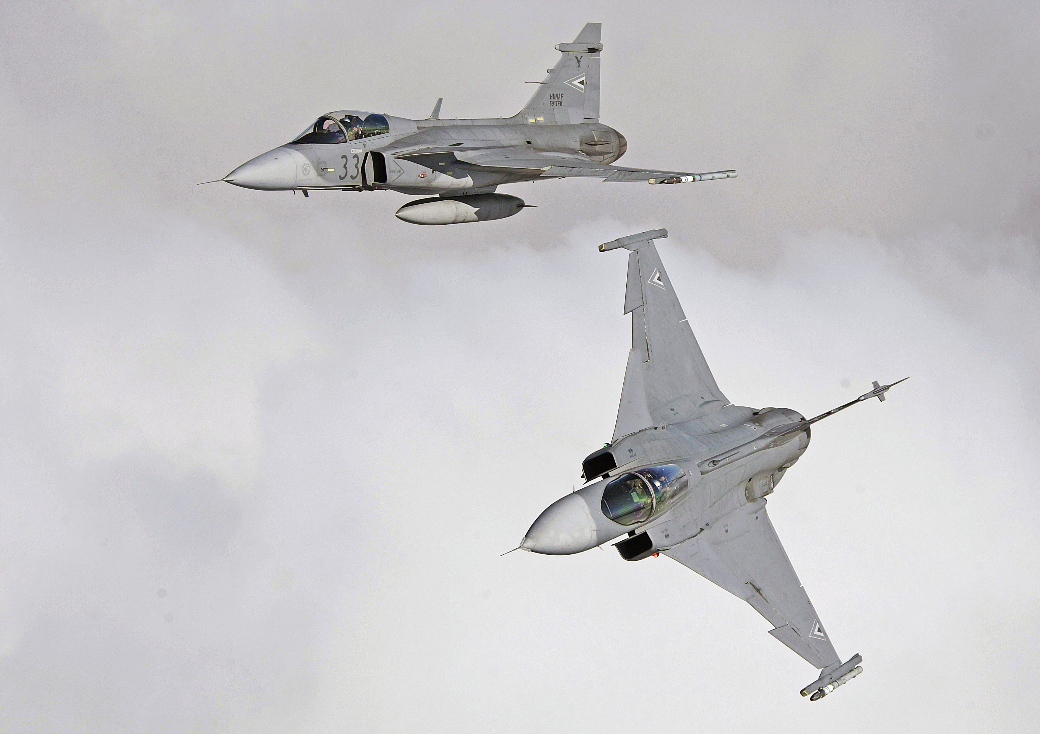 Figyelem! Ne lepődjön meg, ha éjjelente vadászbombázókat észlel az égen