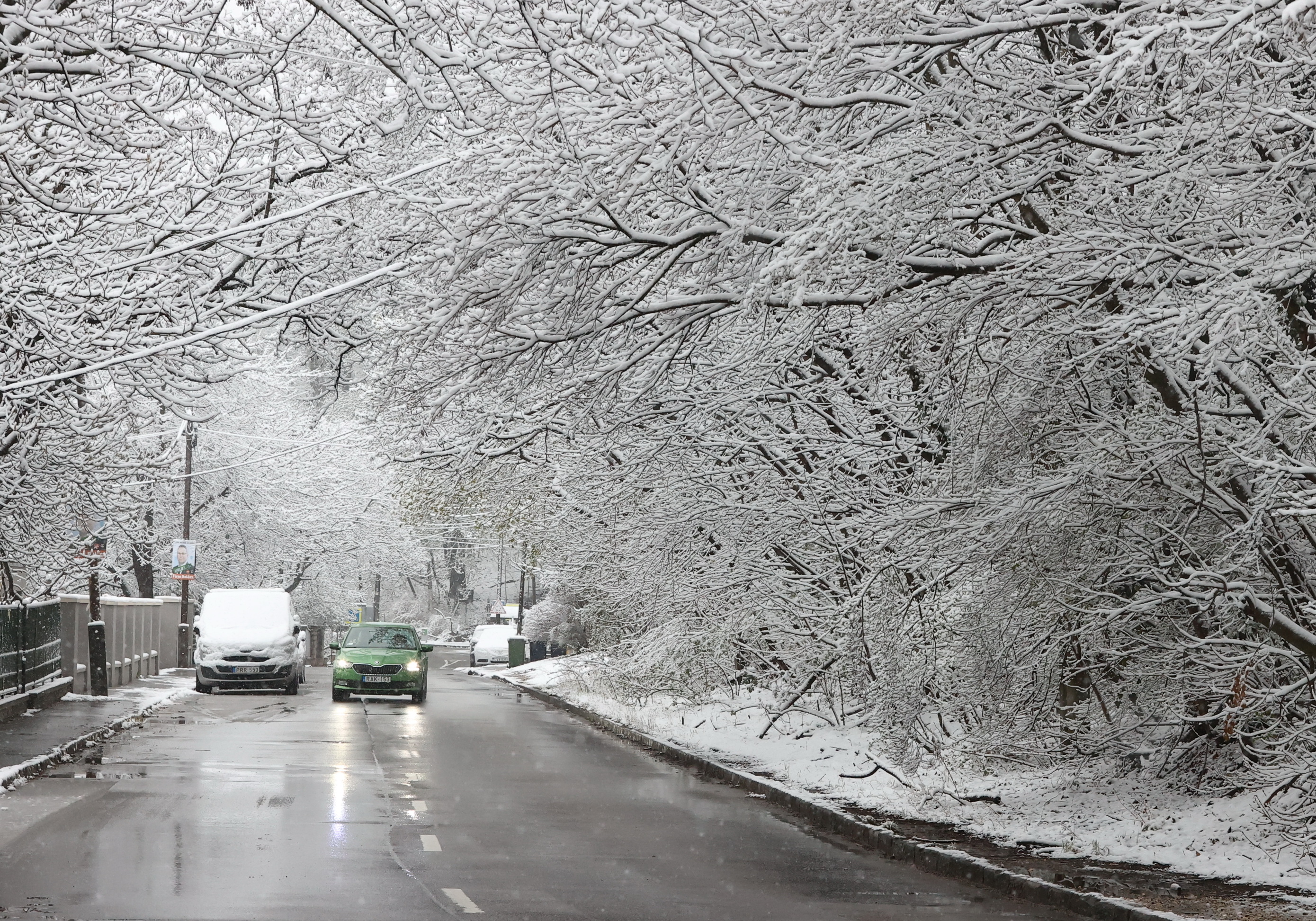 Időjárás: ezekre a megyékre már a figyelmeztetést is kiadták, ónos eső és havazás csap ma le ránk