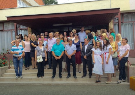 Vučić sa učenicima i nastavnicima škole u Grabovcu