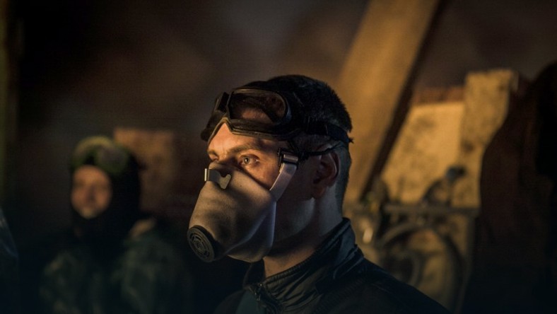 Jeden z demonstrantów na Majdanie Niepodległości w noc poprzedzającą "czarny czwartek"