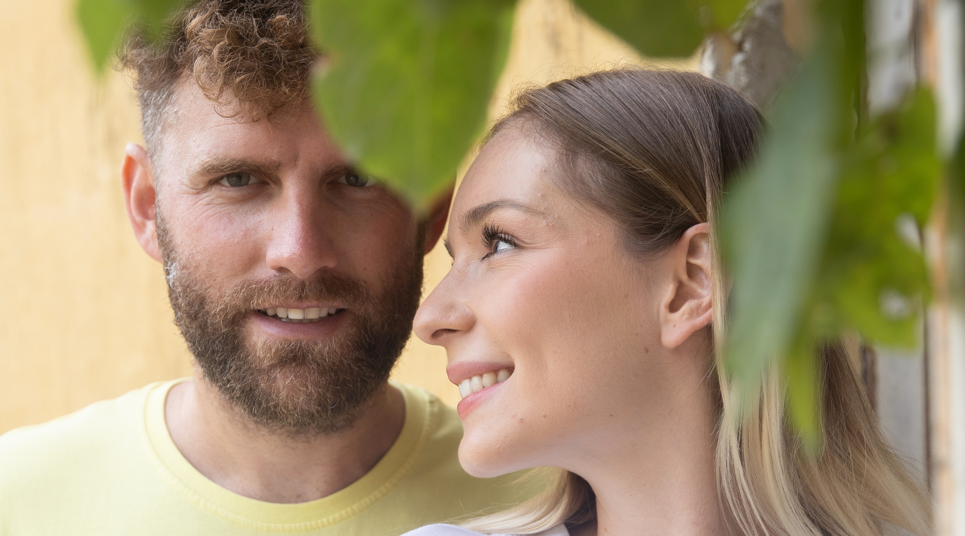 Két óra a körmöshöz az út – Alig épült fel a vidéki házuk, máris visszaköltözik Pestre a nyerő páros sztárpárja