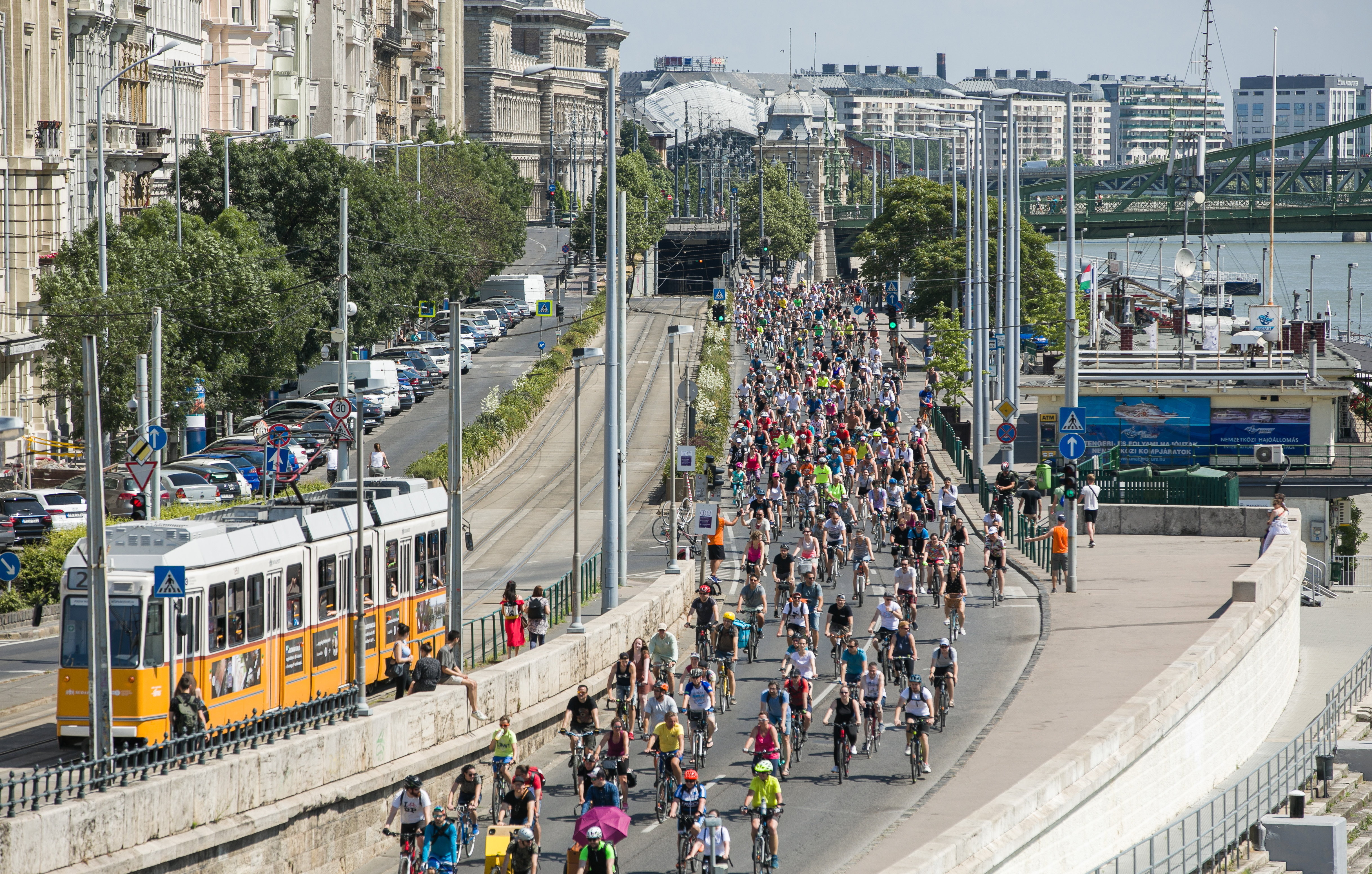 Totális káosz lesz ma a budapesti közlekedésben: itt van minden tudnivaló -  Blikk