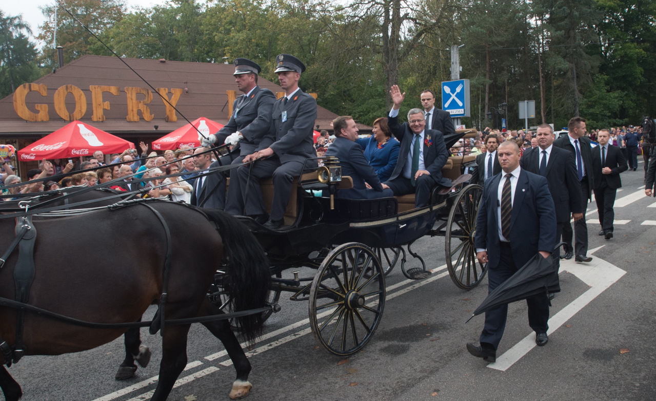 Para Prezydencka tradycyjnie otrzymała wieniec dożynkowy, który trafi do Kancelarii Prezydenta.