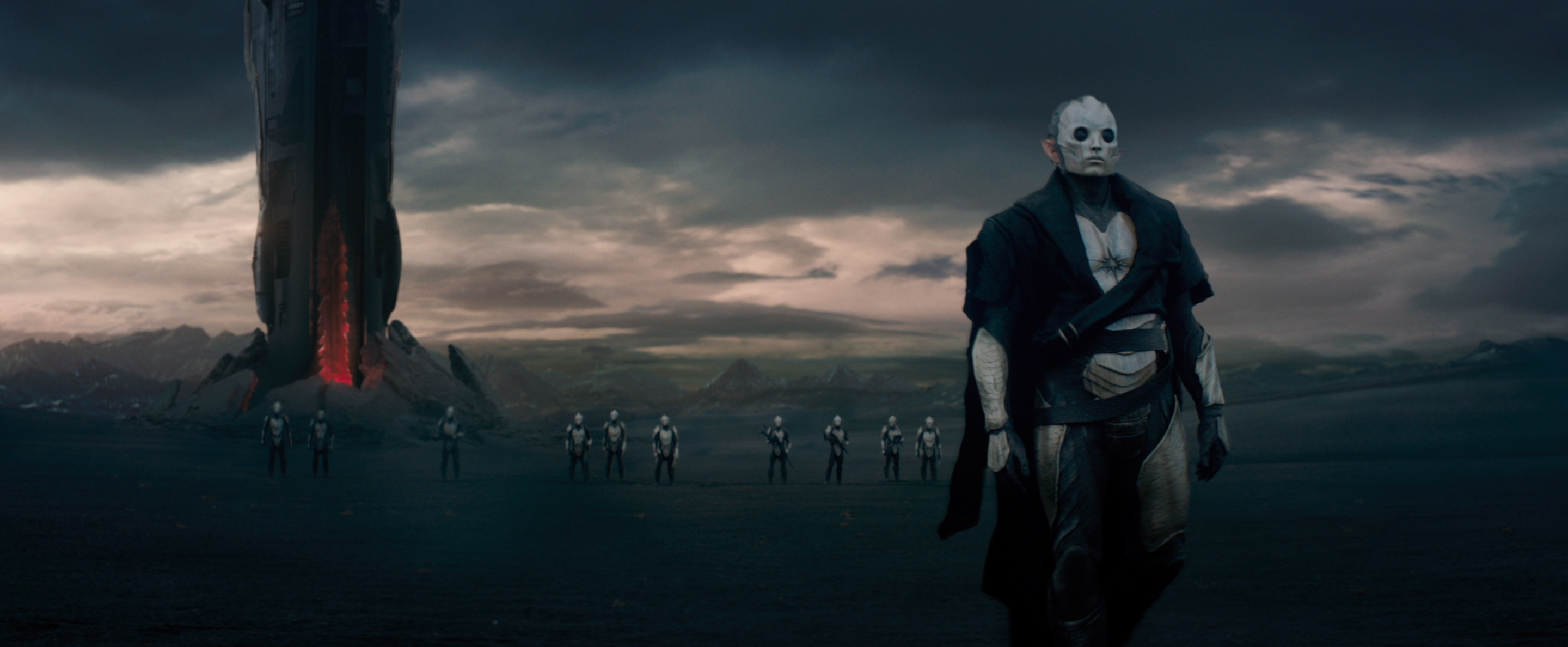 Malekith to esencja destruktywnej siły, zło wcielone, pozbawiony ludzkiego pierwiastka czarny charakter, definiowany wyłącznie przez swoje sprowadzające się do szerzenia degrengolady czyny. Brak jakichkolwiek uczuć wyższych nadaje mu rangę wręcz symboliczną, odhumanizowuje, to istna szarańcza świata Thora