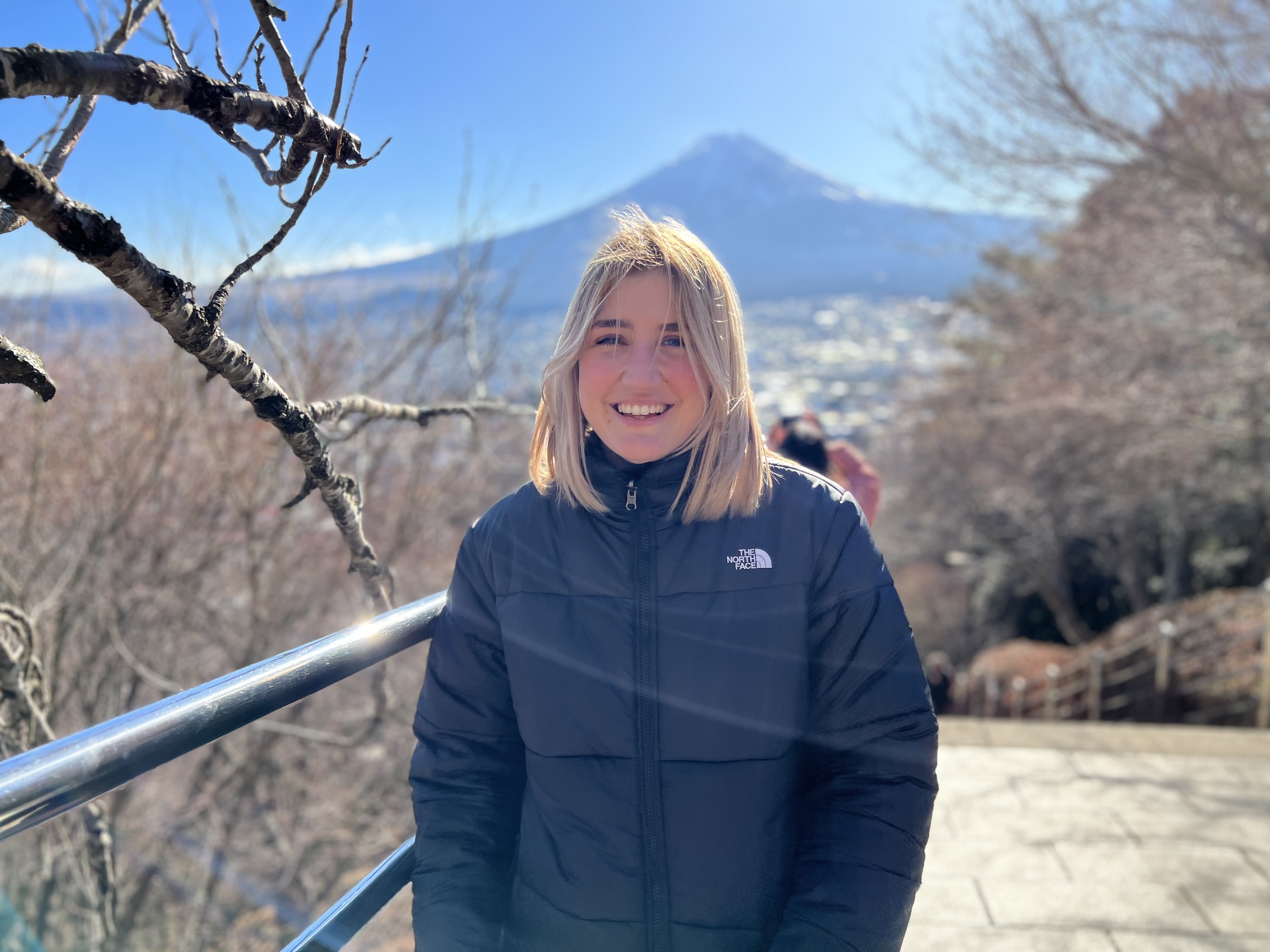 Nem hiszi el, hova utazott pihenni a magyar énekesnő