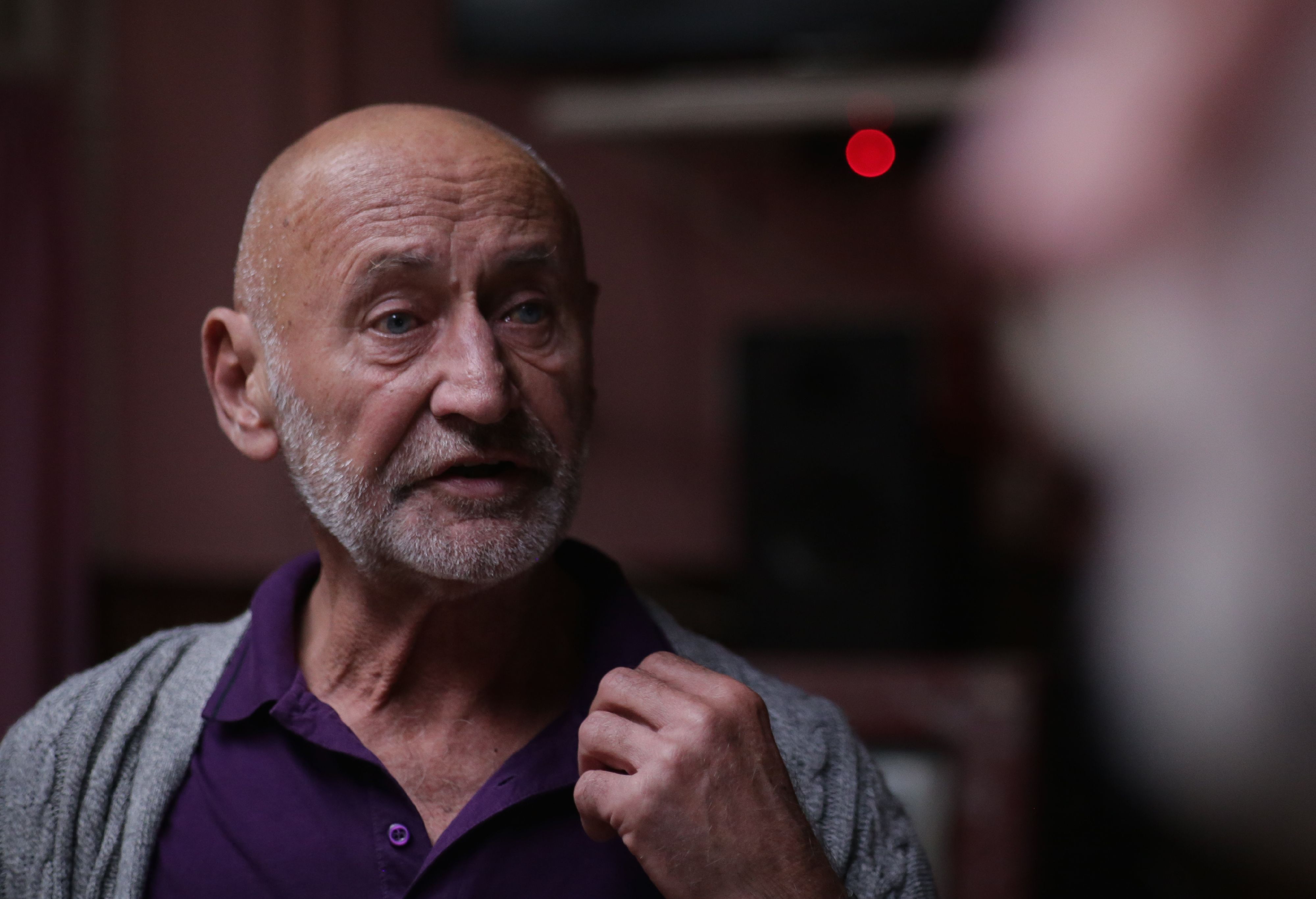 Reviczky Gábor: „Nagyon furcsa dolog ez, hogy 10 éve vagyok már rákos, s semmi bajom nem volt, és amikor megkapom a kezelést, akkor tönkremegyek” – videó