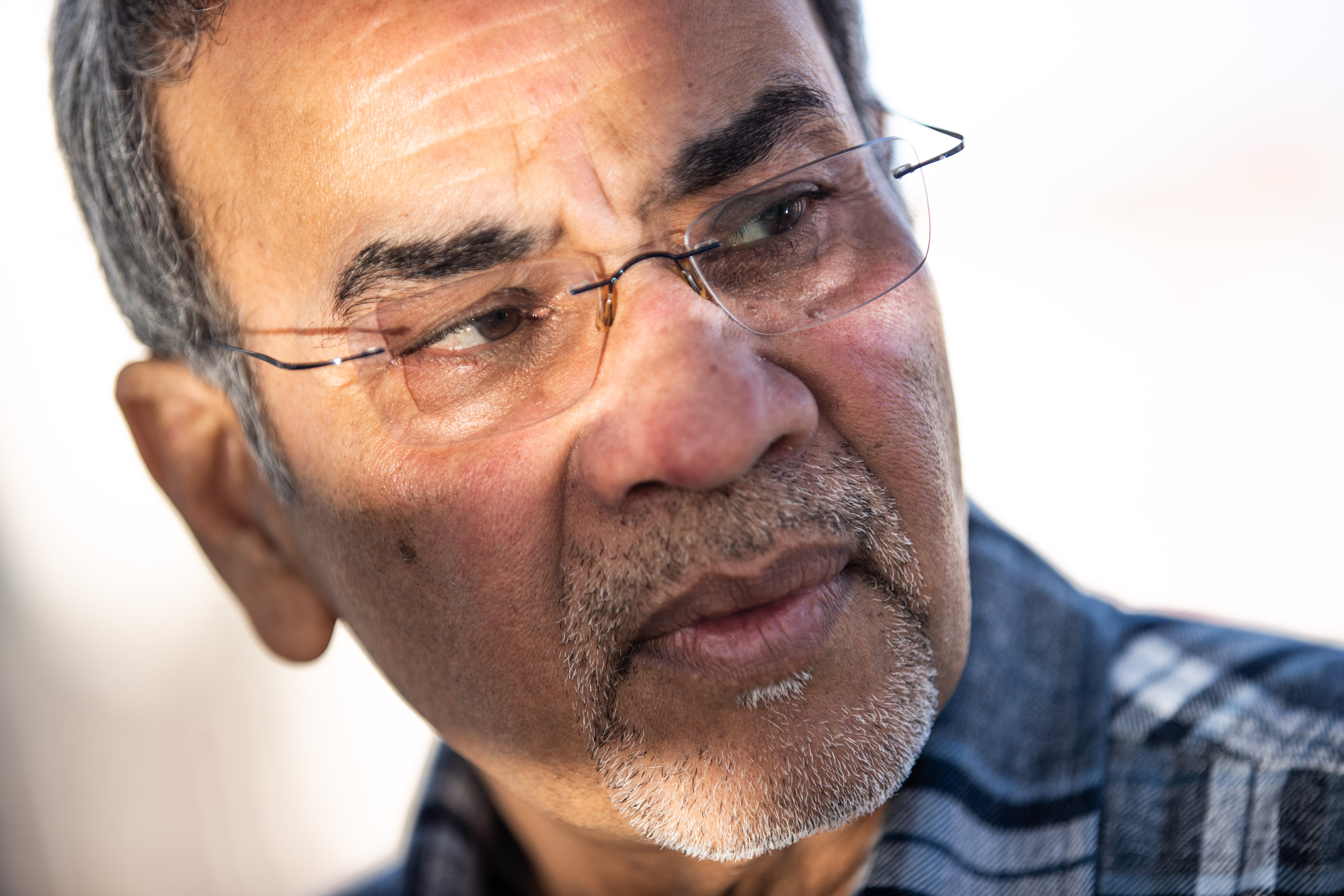 “Nem békülünk!” - megszólalt Joshi Bharat elhagyott felesége a pletykákról