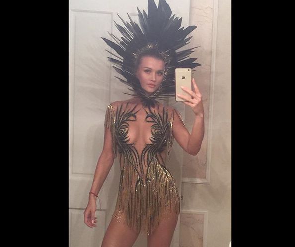 Strój Joanny Krupy nie zaskakuje. Celebrytka więcej wysiłku włożyła w to, by wyglądać sexy, niż strasznie.