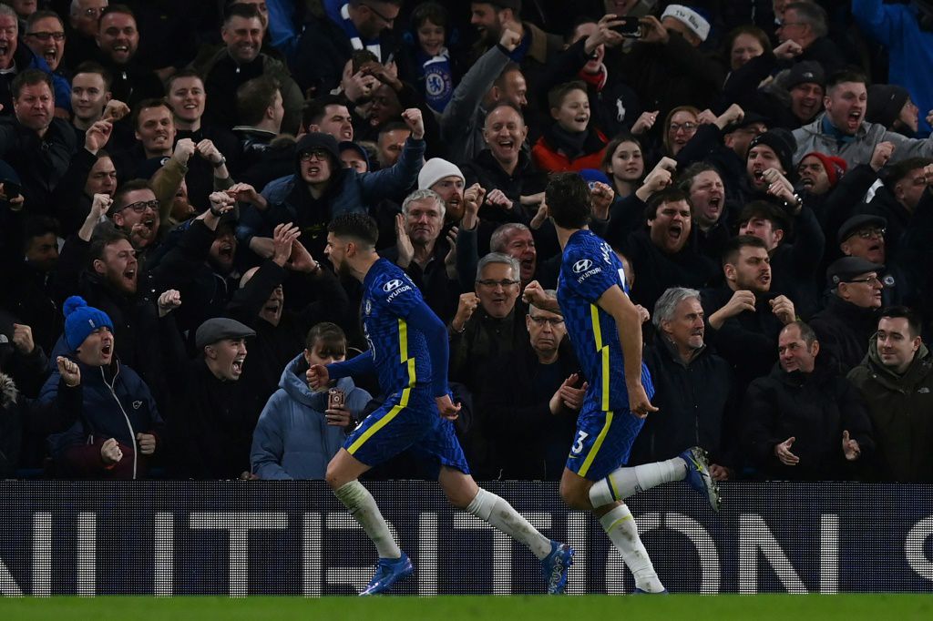 Jorginho\'s late penalty gives Chelsea dramatic win over Leeds