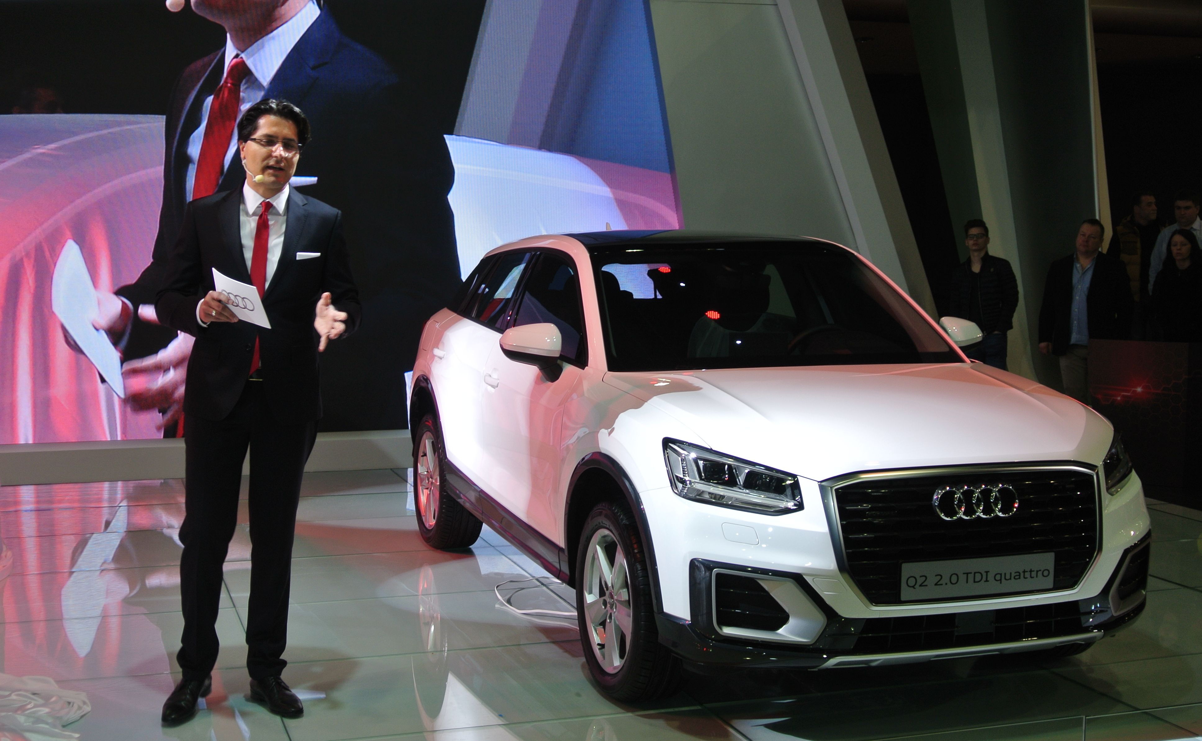 Premierowy pokaz w Polsce najnowszego Audi Q2 prowadzi dyrektor marki Audi Michał Bowsza