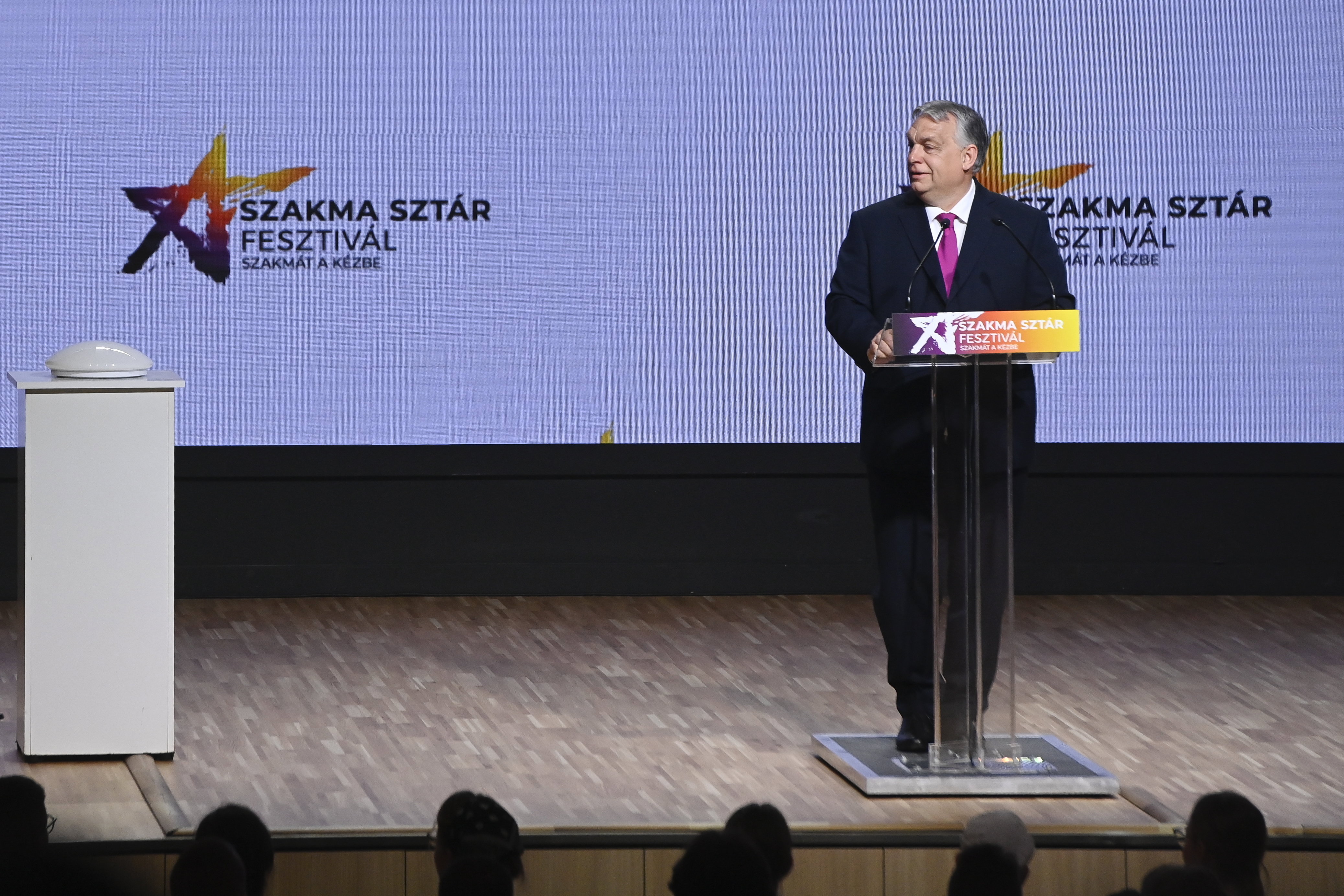 Orbán Viktor beszédet tartott az oktatásról - miközben pedagógussztrájk zajlik - Van, ami közös diákban, tanárban és miniszterelnökben