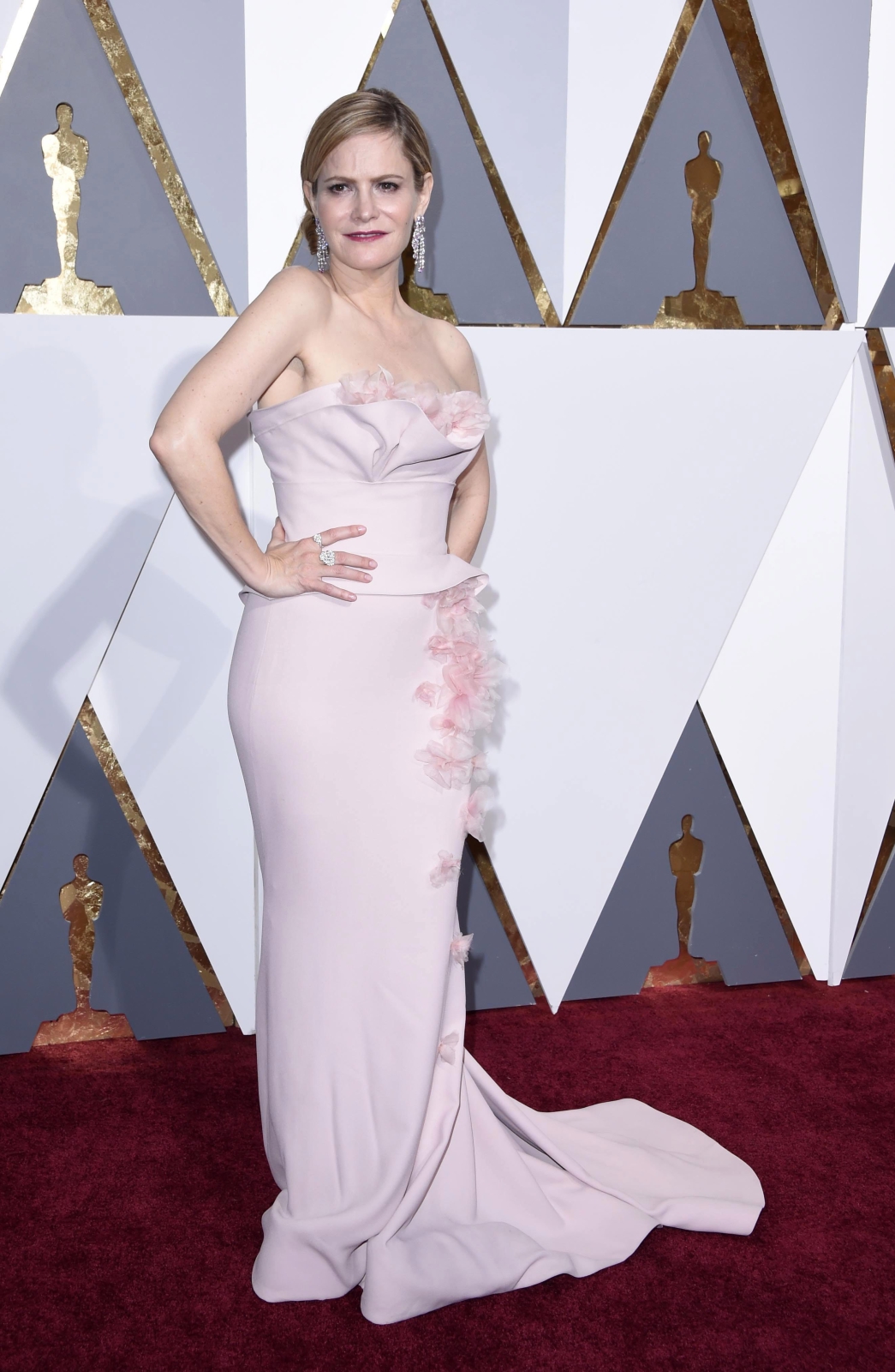 Jennifer Jason Leigh