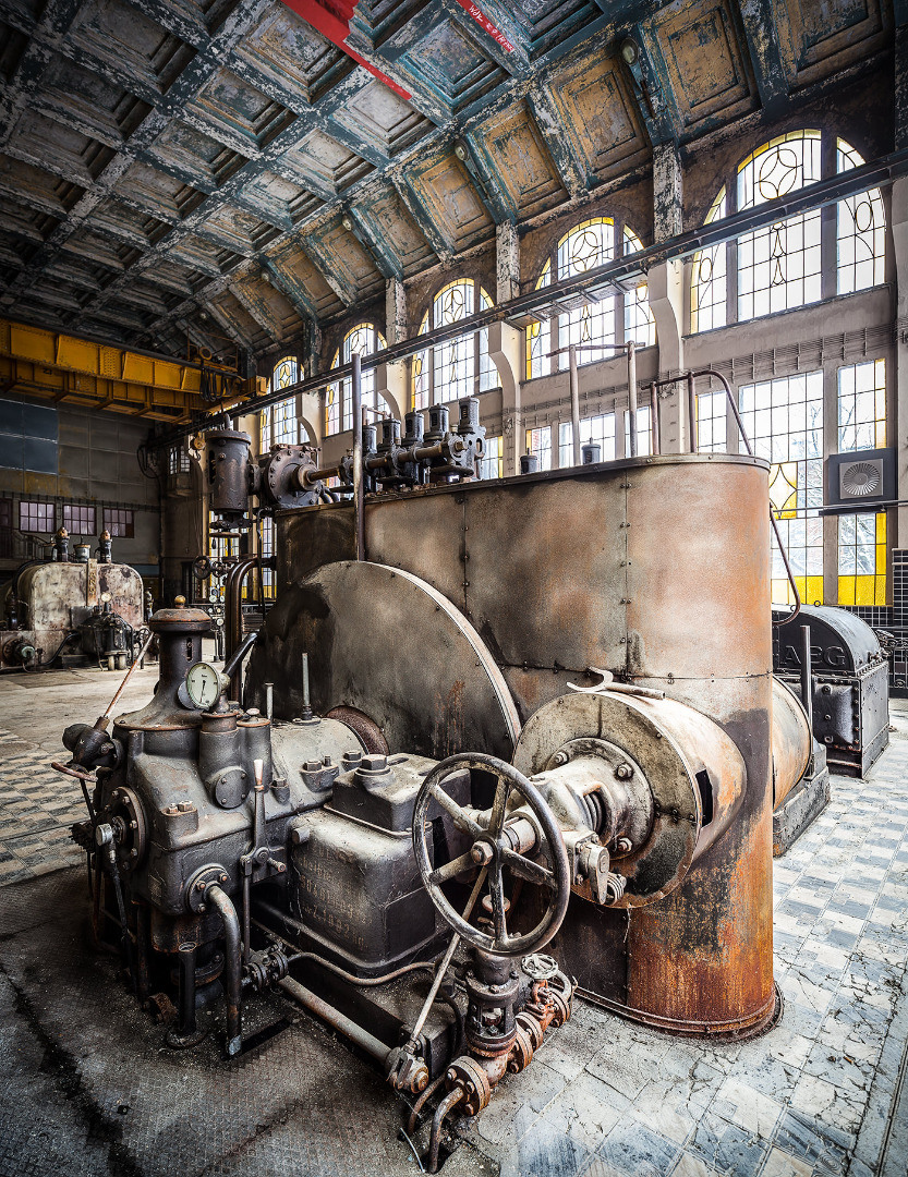 Dla pracowników wzniesiono domy, szpital, szkołę. W roku 1905 Juliusz Kunitzer został zastrzelony w tramwaju, wracając do domu. Jego dyrektorskie miejsce zajął Oskar Kon. Nowy właściciel Widzewskiej Manufaktury prowadził złą politykę ekonomiczną przedsiębiorstwa, która doprowadziła do upadku zakładów i oddania go pod zarząd państwa.
