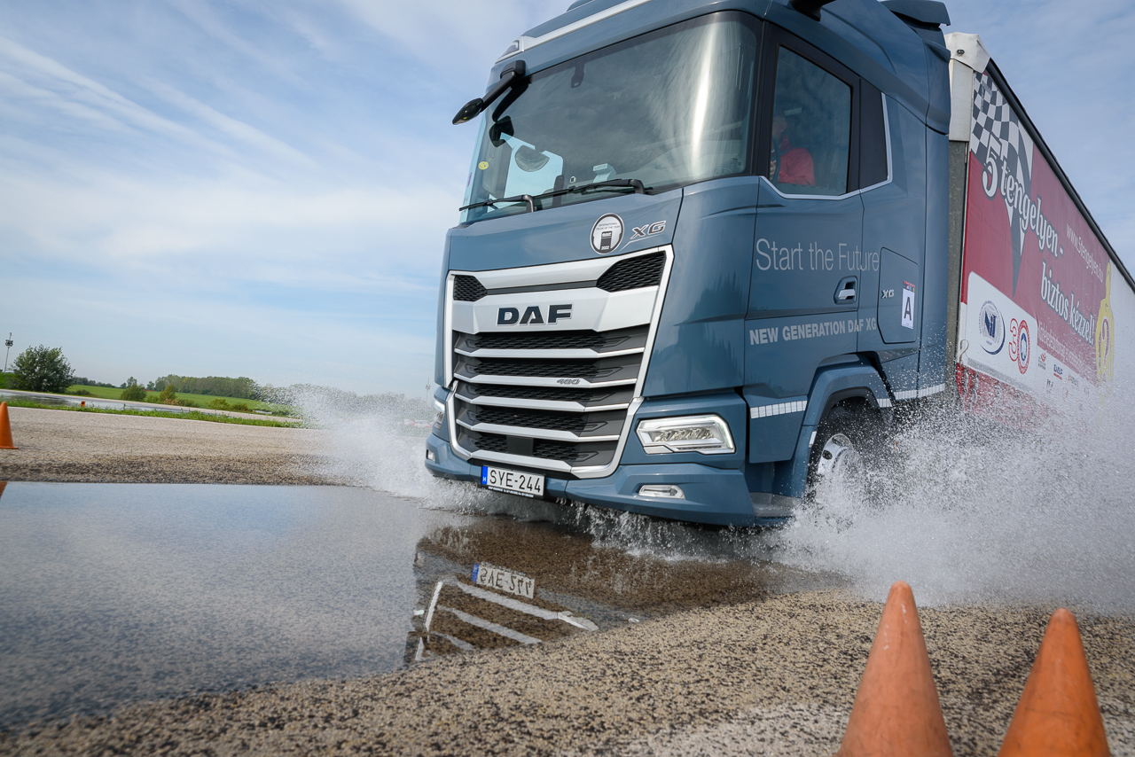 42 éves az ország legjobb kamionosának a jogsija