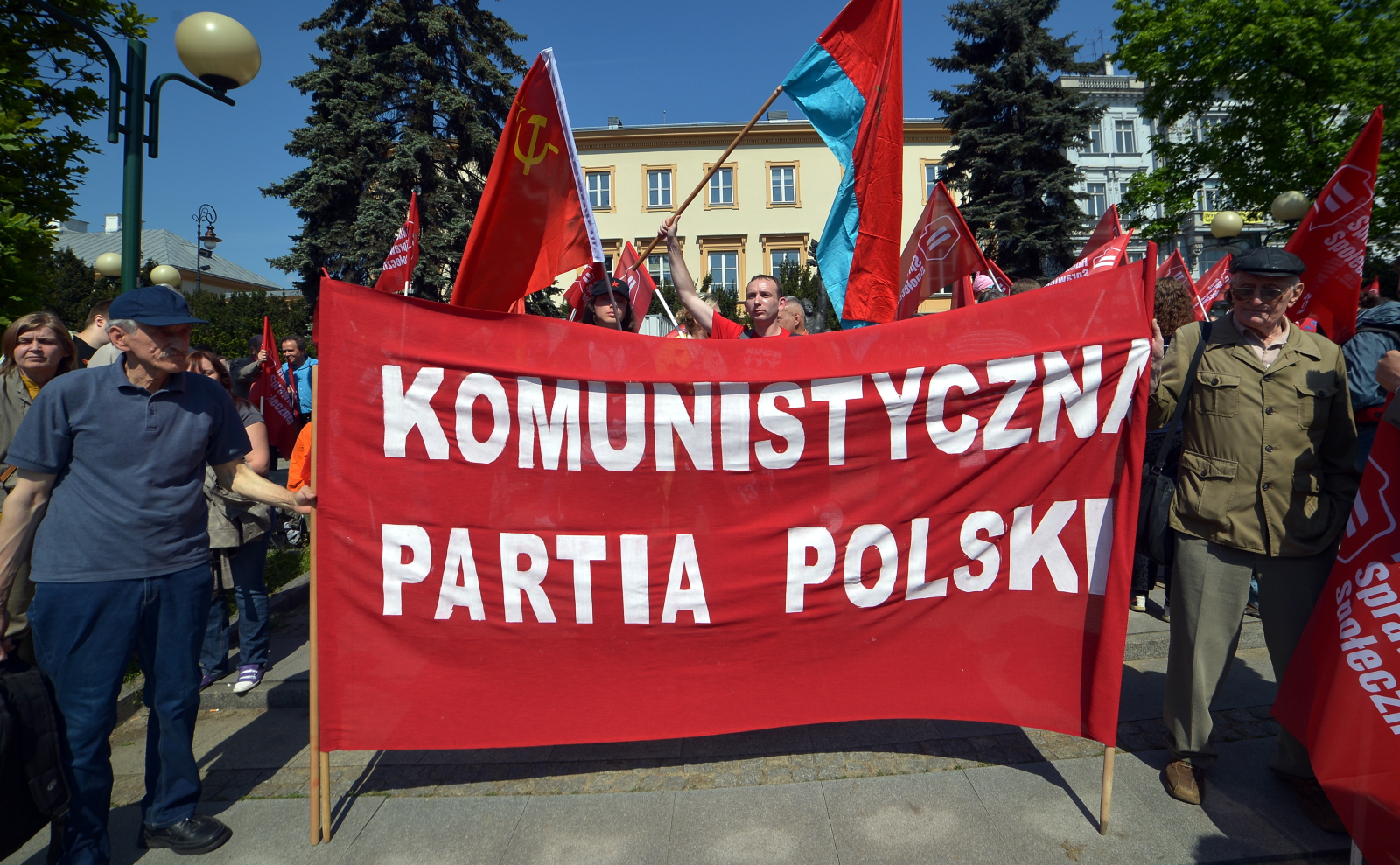 Komunistyczna Partia Polski podczas marszu ulicami Warszawy