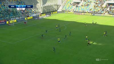 Arka - Śląsk (0:1): Szwoch celował w pożegnalnego gola dla Arki - mocne uderzenie z dystansu nieznacznie minęło bramkę Śląska