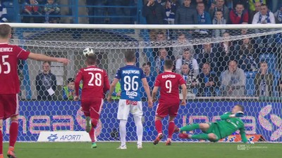 Lech - Górnik Z. (1:1): Co zrobił Barkroth? Nieatakowany przez nikogo Szwed odbija piłkę ręką w swoim polu karnym. Kądzior trafia z 11 metrów
