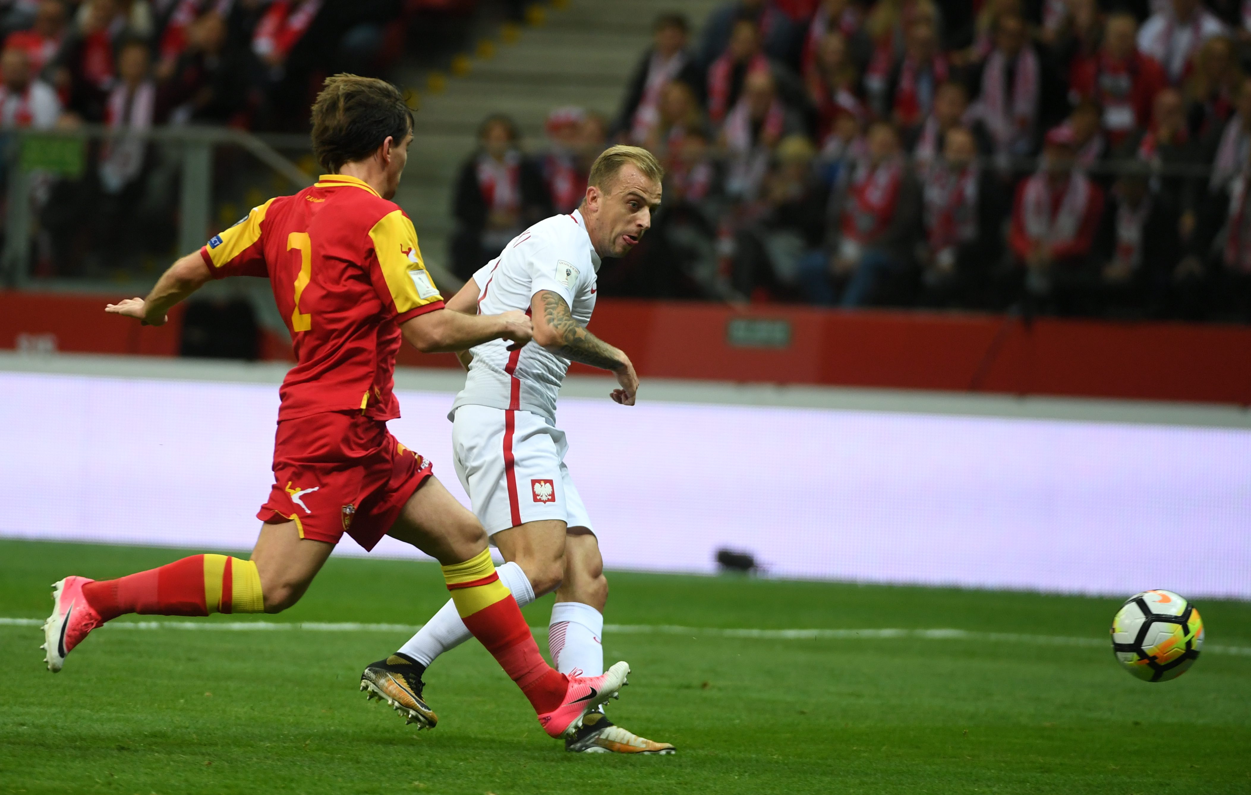 Kamil Grosicki (P) strzela drugą bramkę