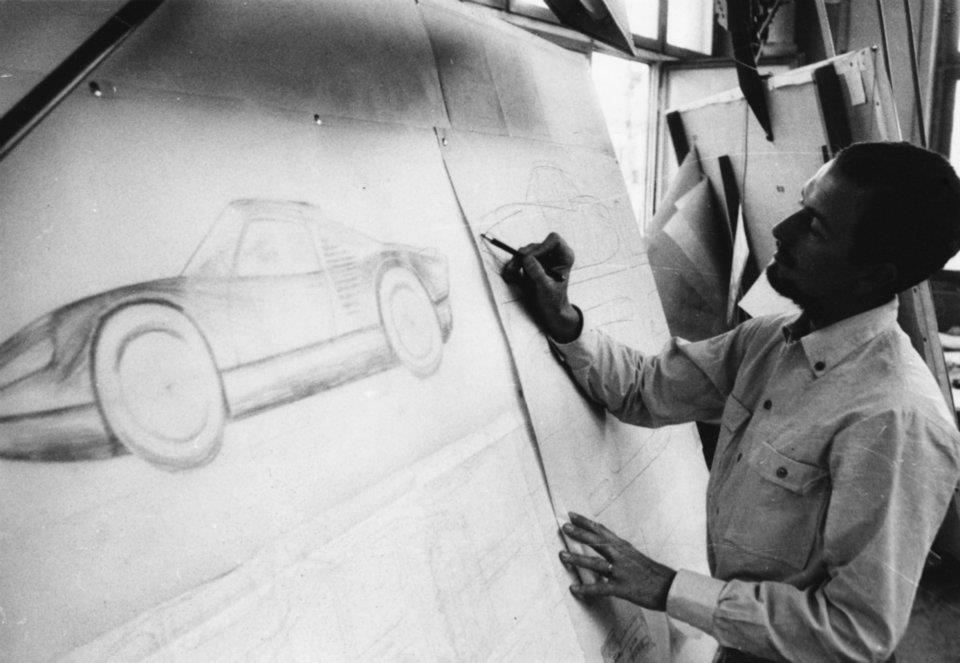 Pięć lat później zaprezentował projekt modelu Porsche 911, który przyniósł mu międzynarodową sławę