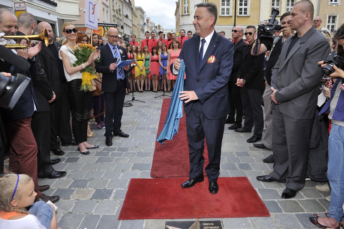 Gwiazdę odsłaniał wiceprezydent Opola Krzysztof Kawałko