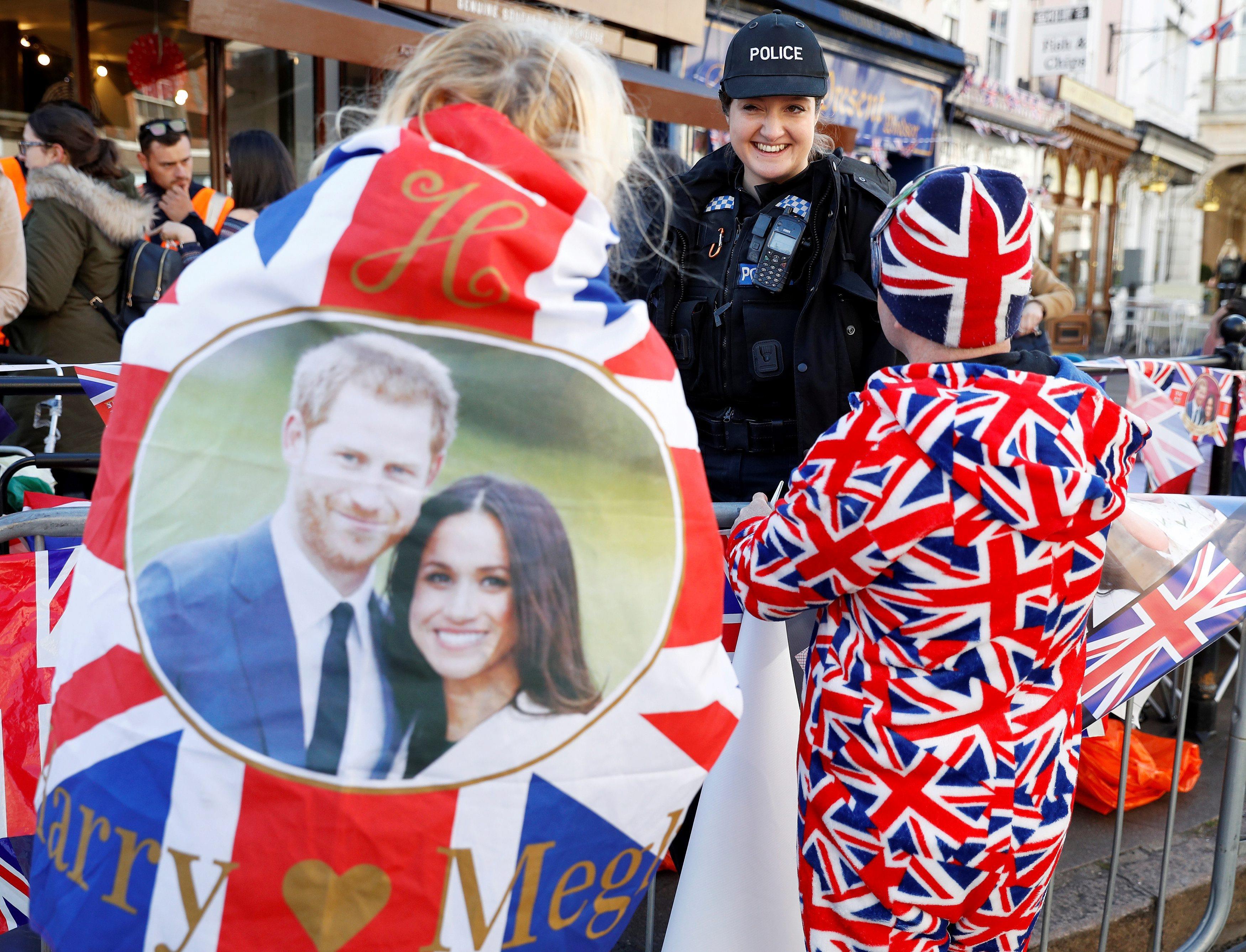 A police officer chats to fans of Britain's Royal Familly in Windsor