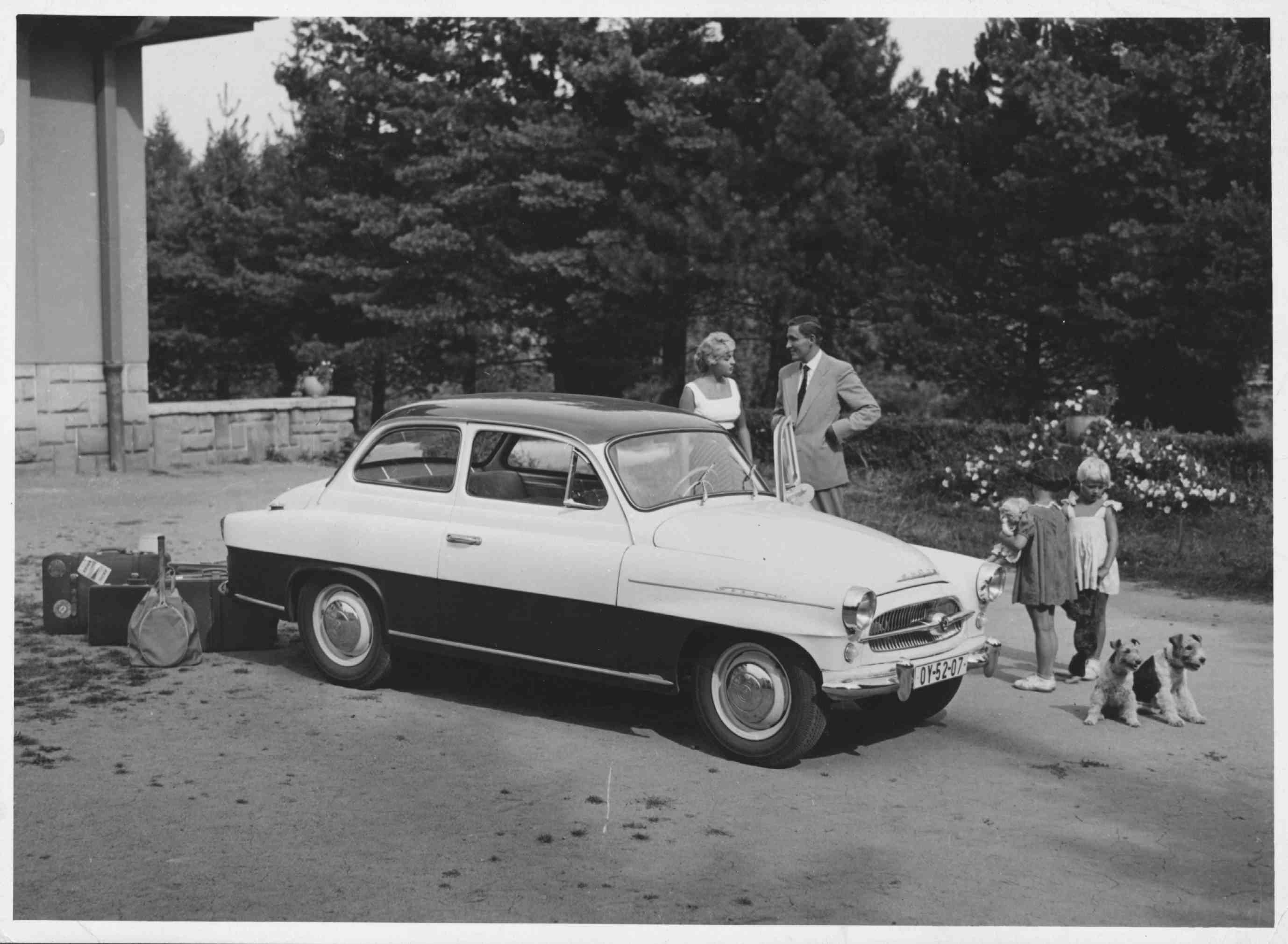 Warto przypomnieć skąd wzięła się nazwa octavia… Pierwsze auto takim imieniu pojawiło się w styczniu 1959 roku. Skoda octavia zastąpiła wtedy skodę 440 znaną również jako Spartak. Obowiązujące wówczas numery identyfikacyjne modeli wymieniono na nazwy - skoda 440 stałą się octavią, oznaczenie skoda 445 zmieniono na octavia super, a skoda 450 została nazwana felicią.