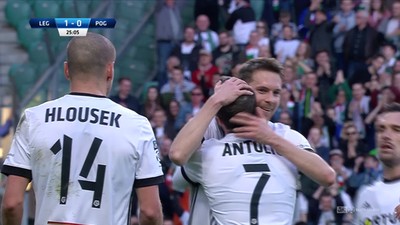 Legia - Pogoń (1:0): To był strzał nie do obrony! Piłka odbiła się od obrońcy i przeleciała nad bezradnym Załuską!