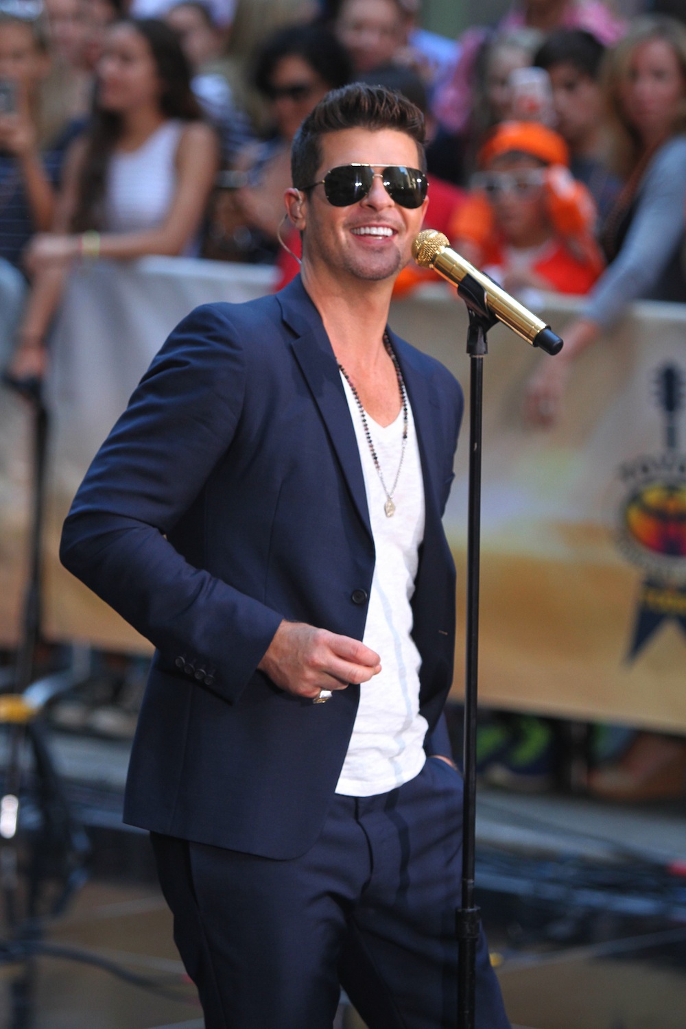 Dorobek Robina Thicke zamyka album