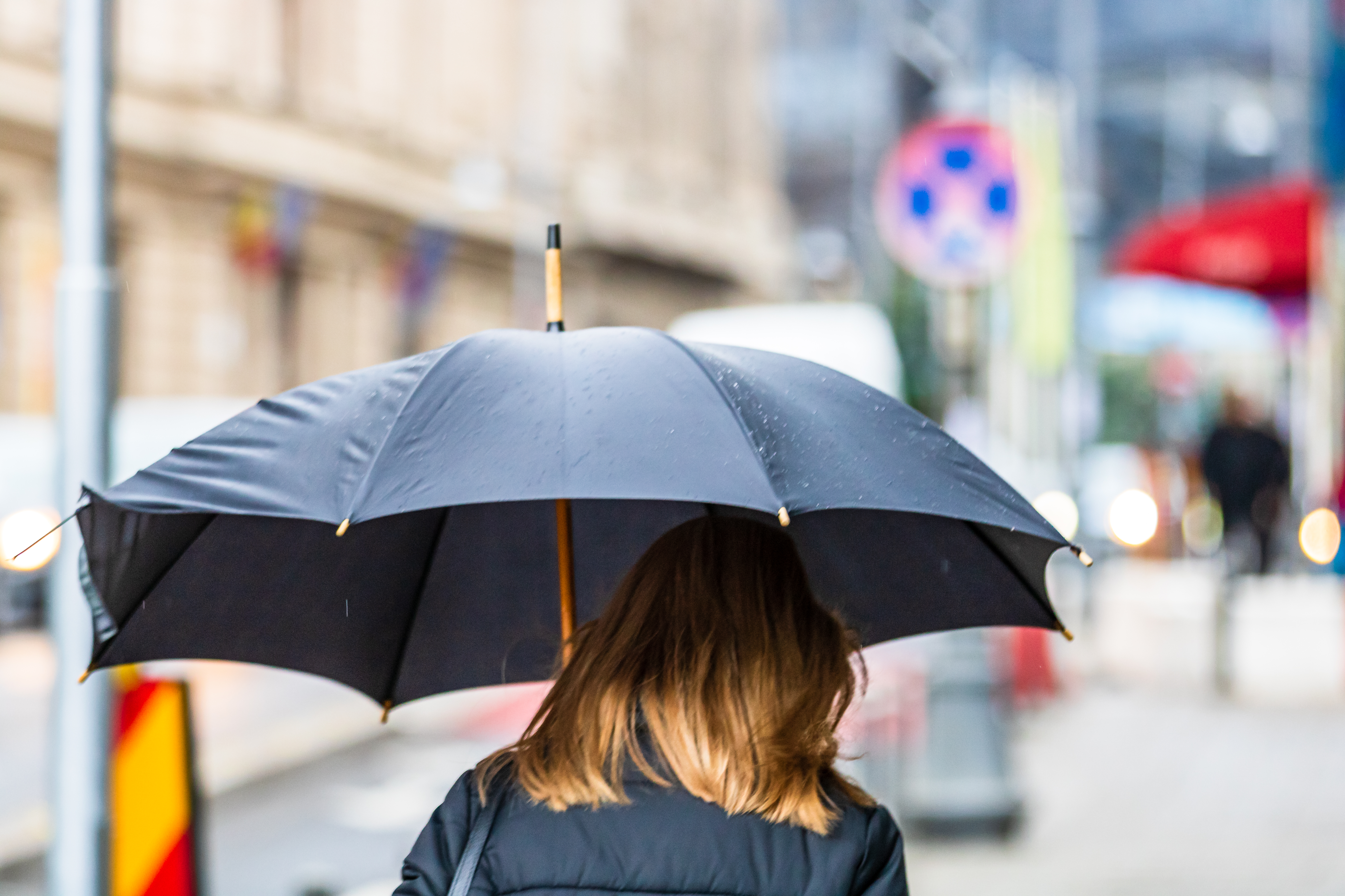 Fejfájást és porvihart hoz a hidegfront: sok városban már a fűtés bekapcsolását tervezik - videó
