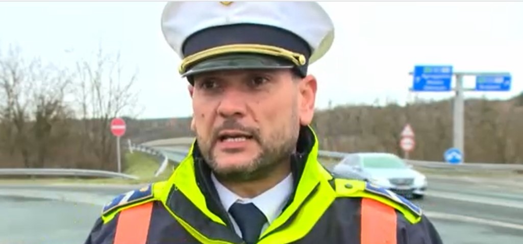 "A főhős a pici fiú, aki élni akart" - szívszorító visszaemlékezés a hős rendőrtől, aki az M3-as autópályán mentette meg egy csecsemő életét