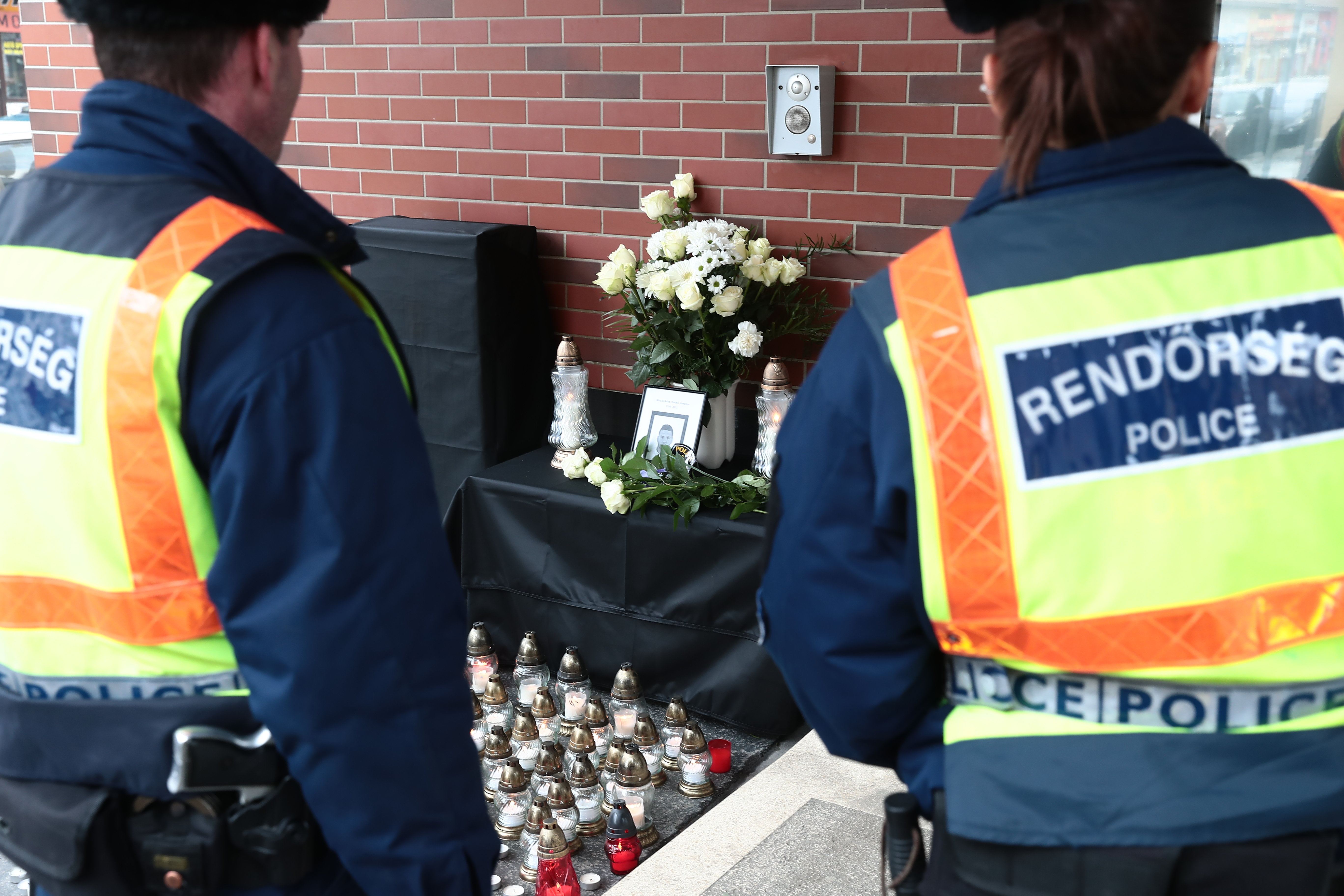 Teret neveztek el az elhunyt rendőrről Budapesten