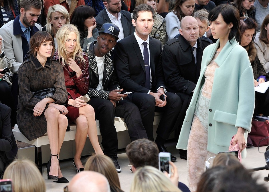 Alexa Chung, Poppy Delevingne, Jamal Edwards, Kevin Systrom i Andrew Bosworth, Burberry Prorsum Womenswear Spring/Summer 2014 / Getty Images