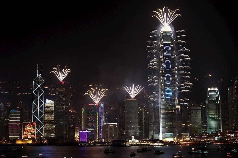 Sylwester 2009 Pokaz pirotechniczny na wieżowcach w chińskim Hong Kongu
