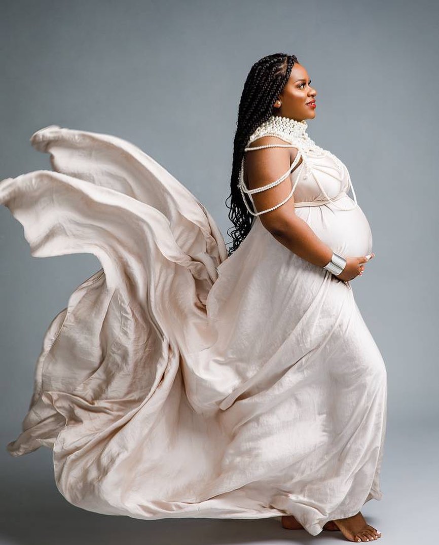 Selasie Mettle: Joe Mettle's wife oozes elegance in baby bump photo; shares  her good news | Pulse Ghana