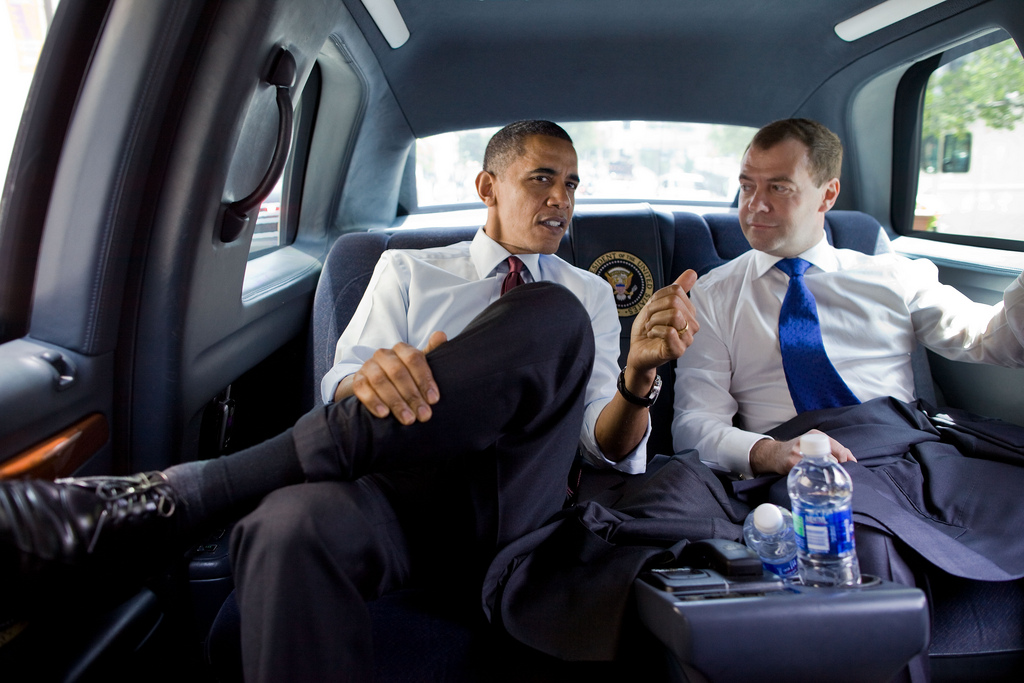 24 czerwca 2010 roku. Barack Obama i prezydent Rosji Dmitrij Miedwiediew jadą na obiad w restauracji