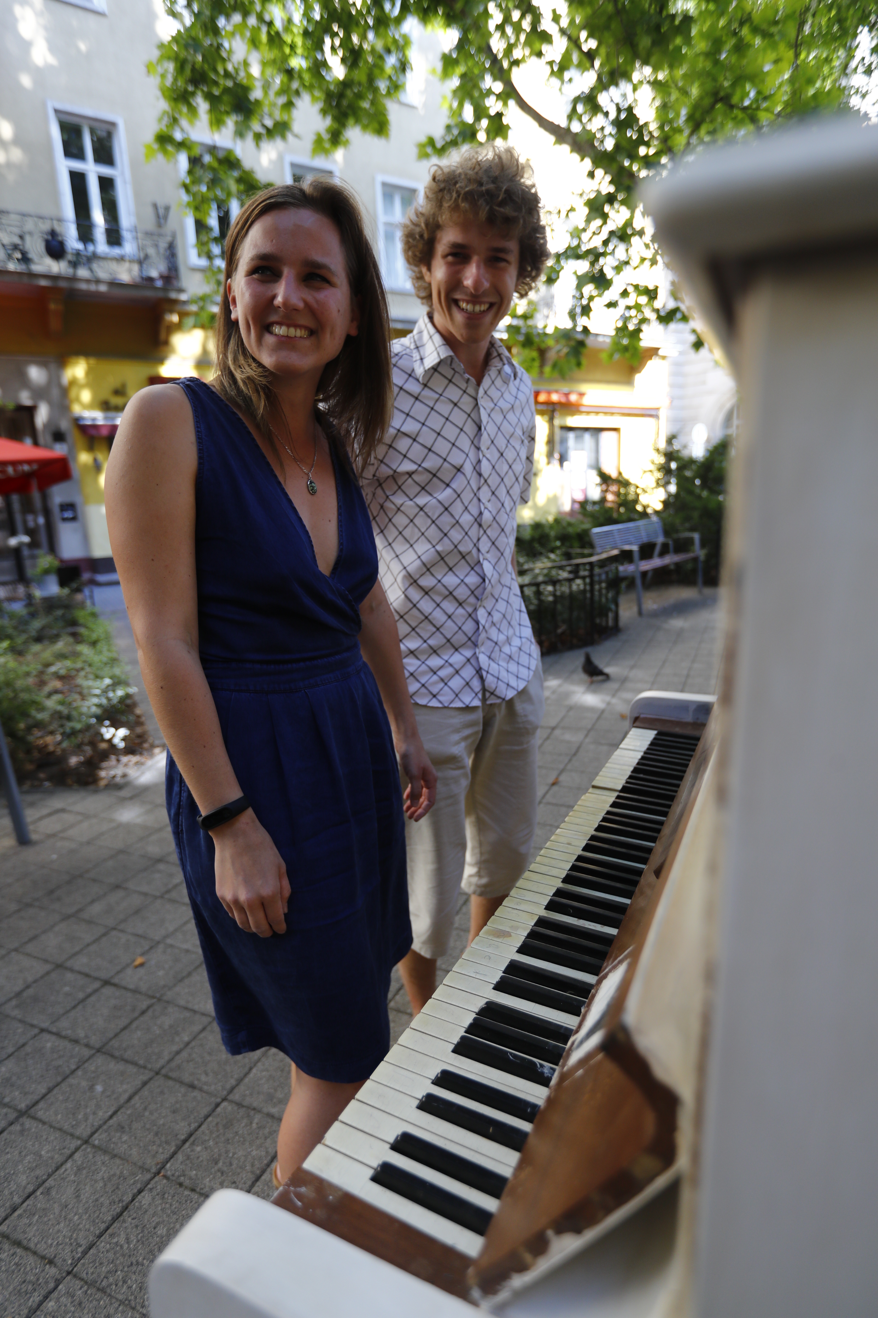 Rejtélyes! Zongorák jelentek meg a semmiből a Liszt téren! - Galéria - Blikk