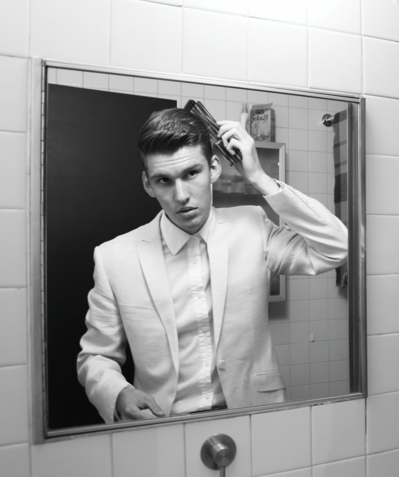 Długo oczekiwany debiut podopiecznego Jacka White'a trafia do szerokiej dystrybucji. Pełna kontrastów muzyka, brzmiącą jak zahibernowany w latach 60-tych rock'n'roll odtworzony w XXI wieku na laptopie przez hip-hopowego producenta – tak w skrócie można opisać twórczość Willy'ego Moona