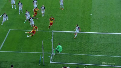 Jagiellonia - Wisła K. (1:0): Pechowy debiut Lisa! Novikovas doskonale uderzył z wolnego, 21-latek obronił, ale wobec dobitki Bezjaka był bezsilny