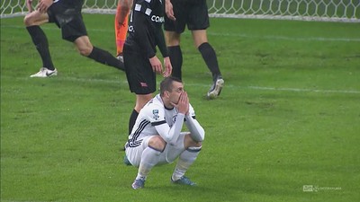 Legia - Cracovia (0:0): Kucharczyk wszedł i mógł mieć gola, Cracovię ratuje wślizg Helika