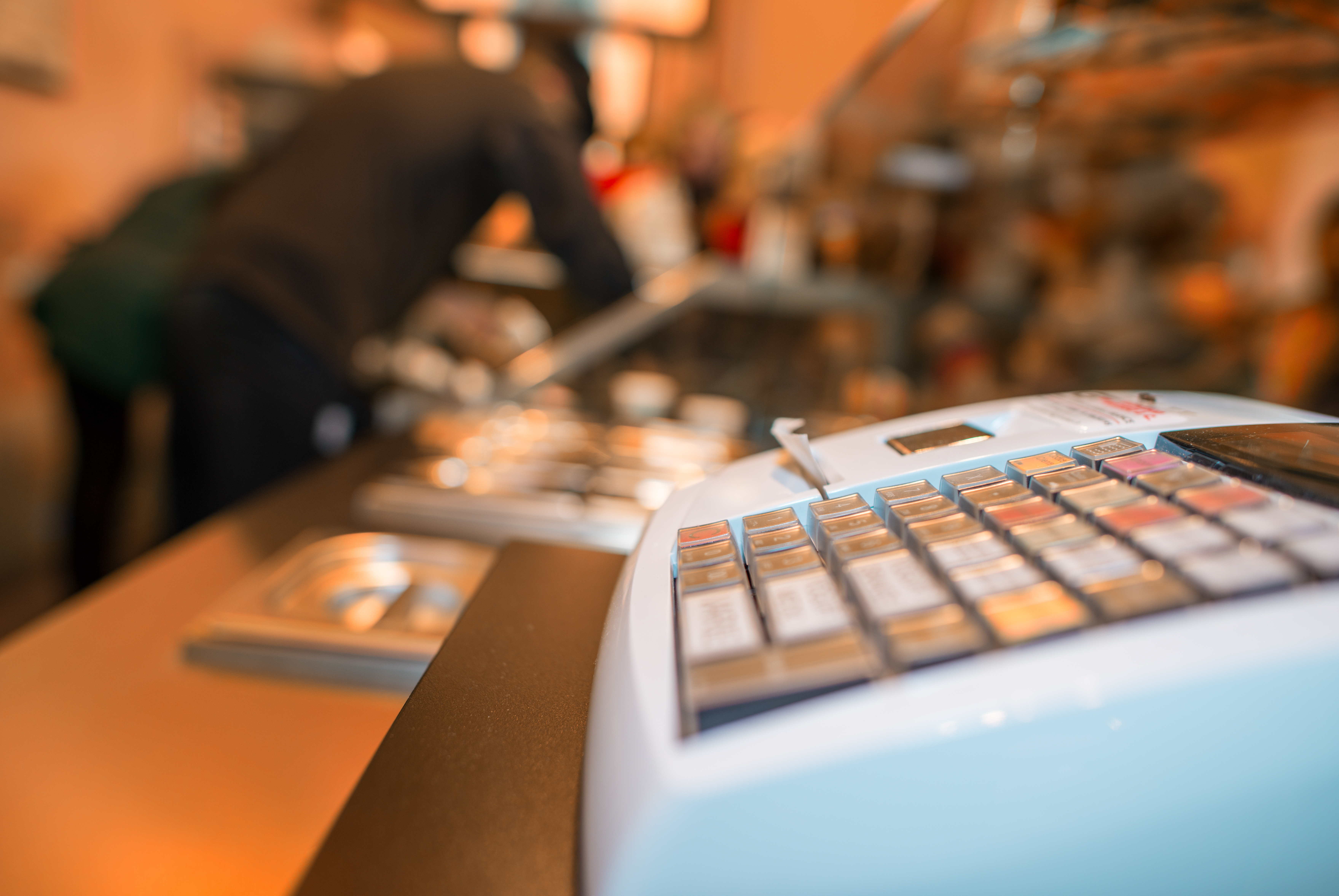 Kevesellte a visszajárót, ezért lelőtte a gyorsétterem alkalmazottját egy férfi