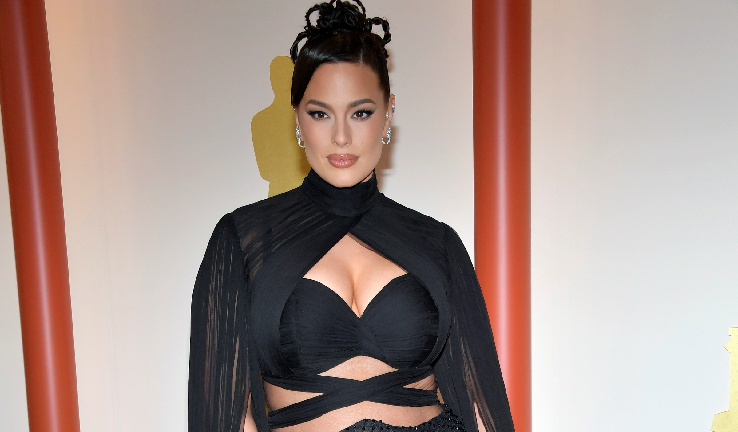 Emlékszik Hugh Grant botrányos viselkedésére az Oscar-gálán? Reagált a megalázott riporter, Ashley Graham: "Anyukám mindig azt mondta, hogy ölj kedvességgel" - videó