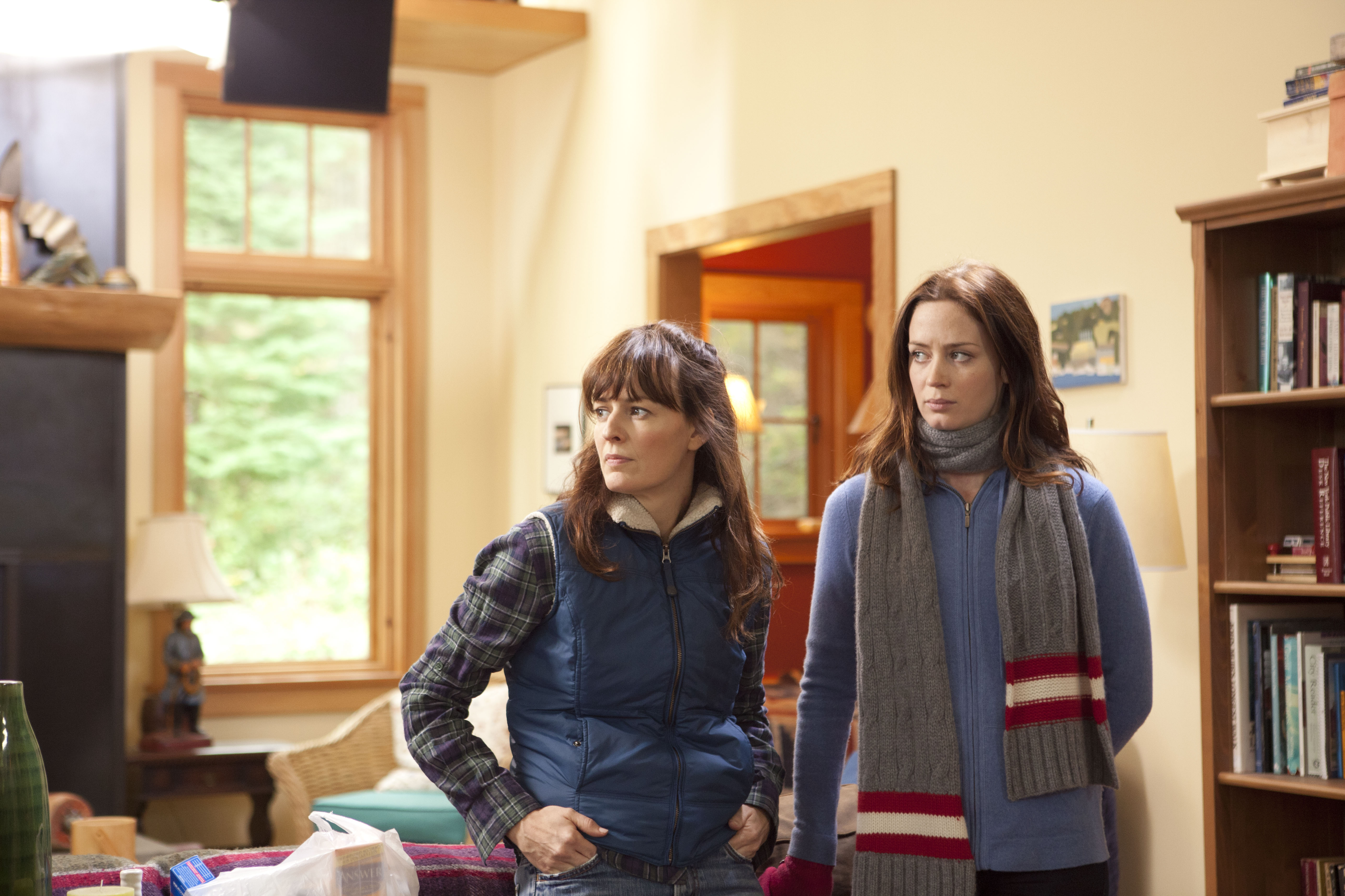 Rosemarie DeWitt i Emily Blunt w filmie