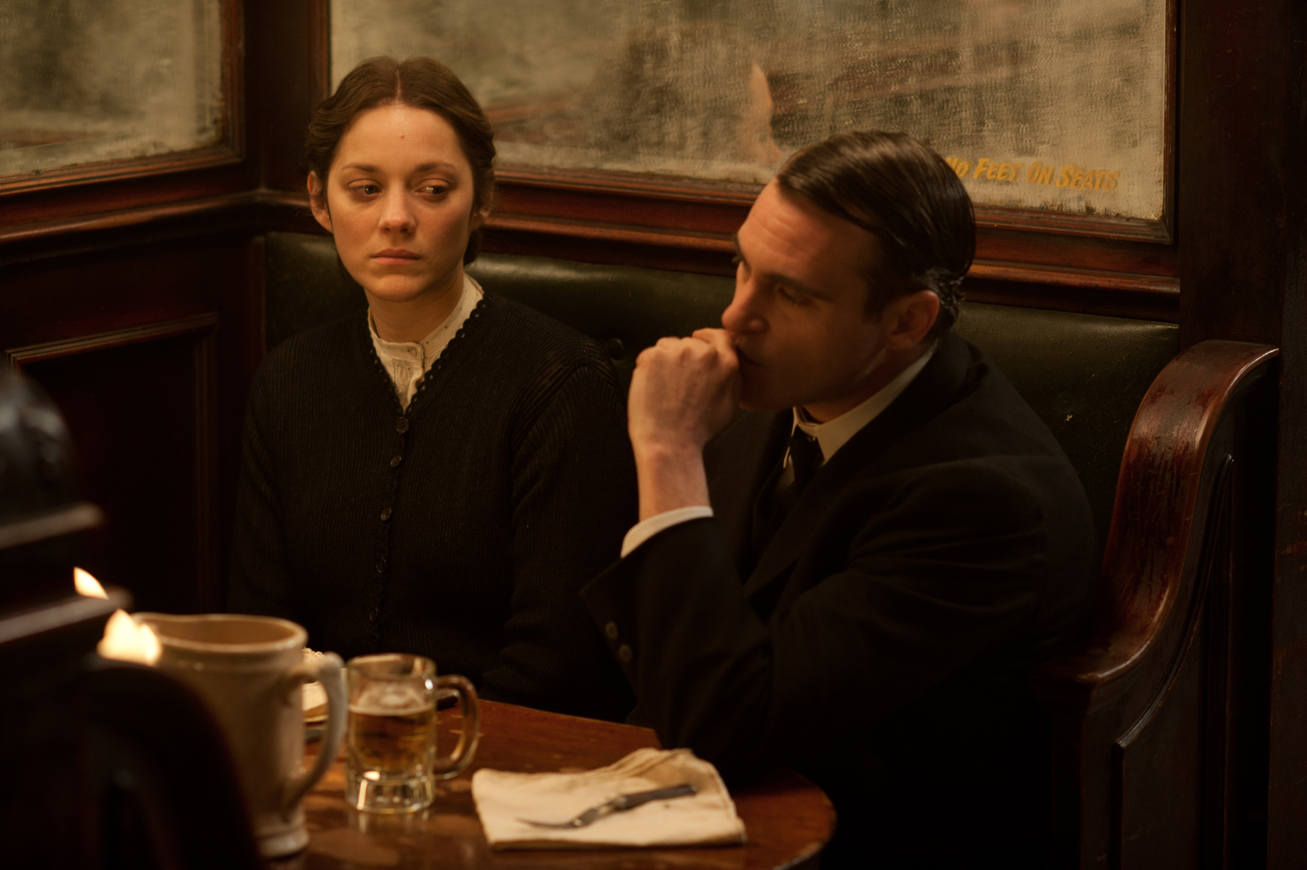 Joaquin Phoenix i Marion Cotillard w filmie