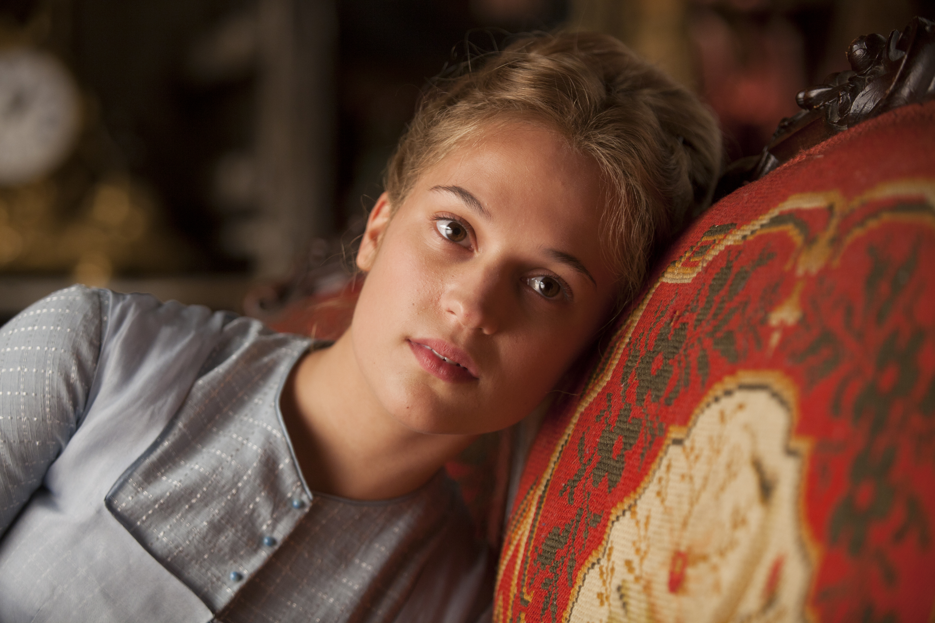 Alicia Vikander jako Kitty