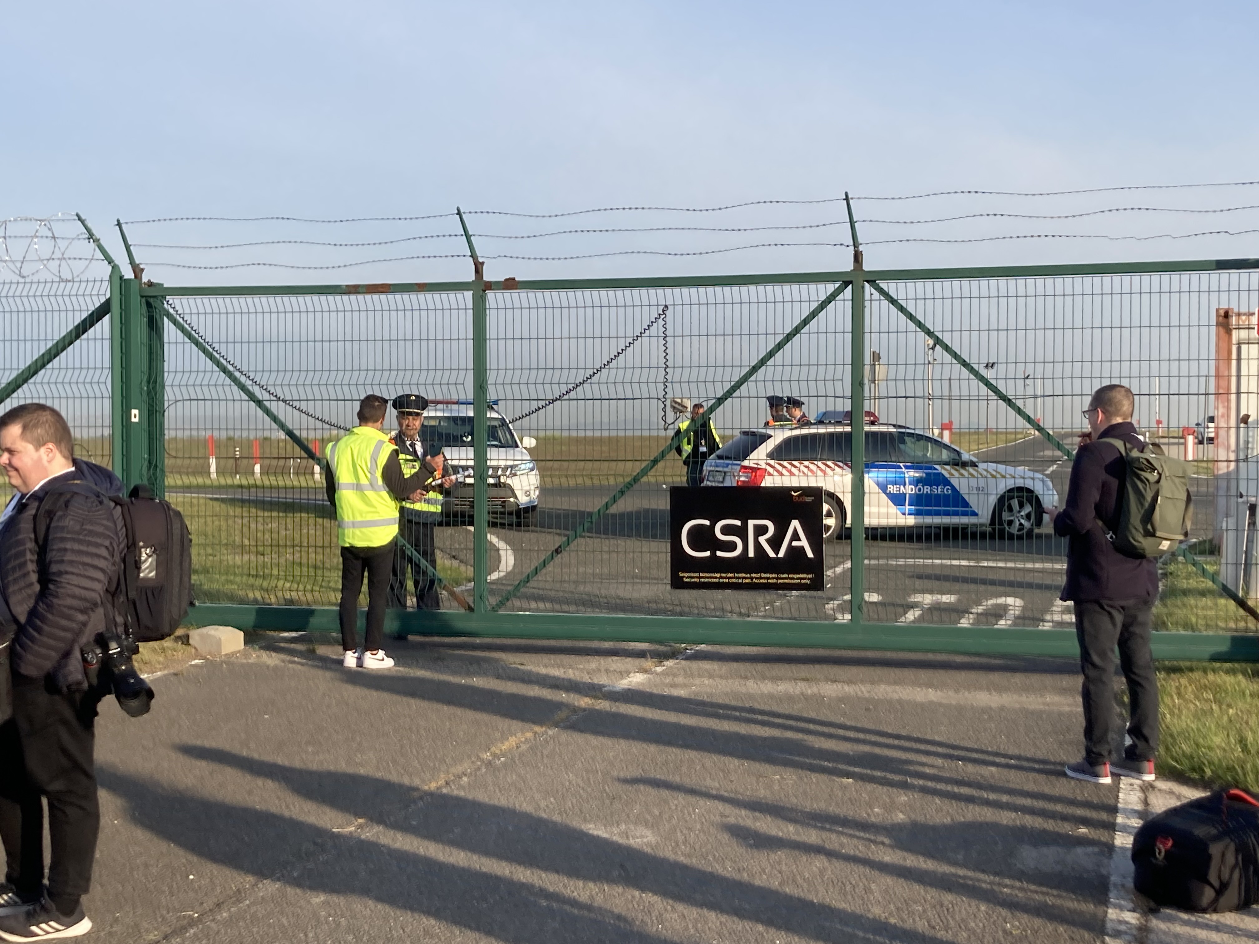 Ferenc pápa érkezése - fotók a kulisszák mögül, amiket máshol nem fog látni