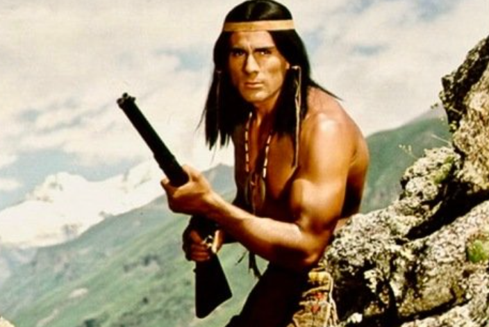 Emlékszik az NDK-s indiánfilmek főhősére? Így néz ki most Gojko Mitic - 83 évesen is kirobbanó formában van