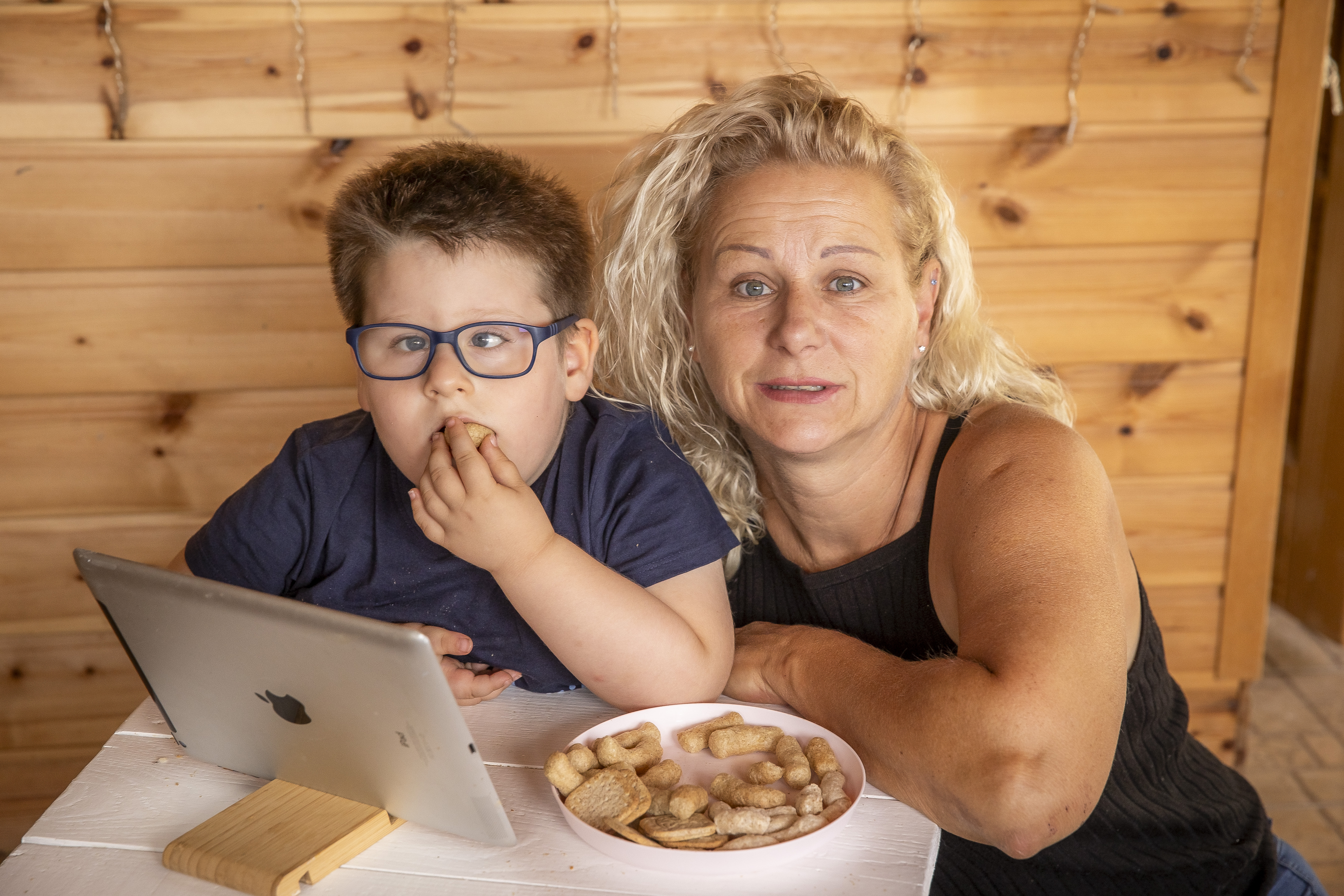Borzasztó farkaséhség kínozza a 4 éves magyar kisfiút: a halálba tudná enni magát, de észre sem venné