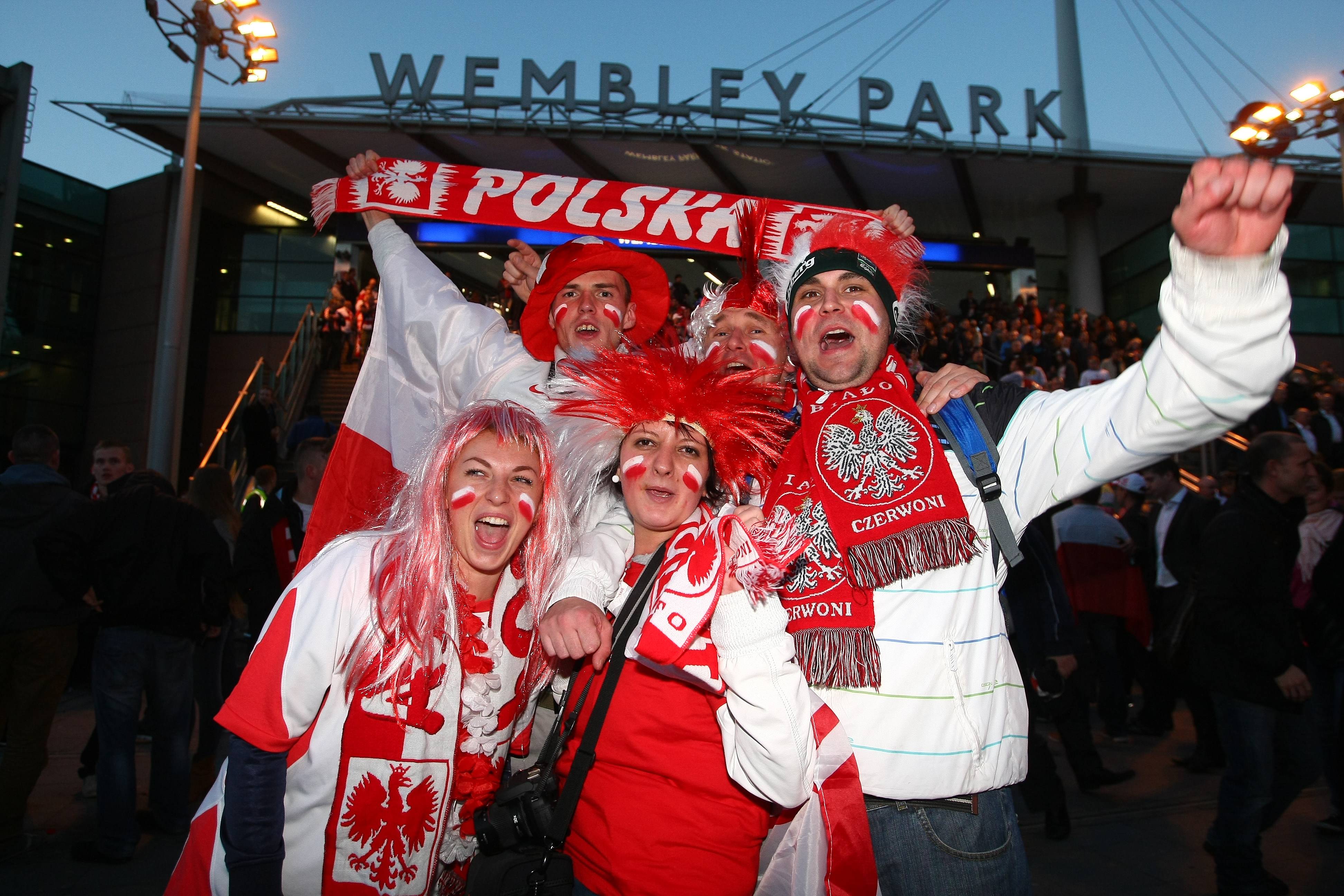 Race, gwizdy i wtargnięcie na murawę. Tak Polacy kibicowali na Wembley