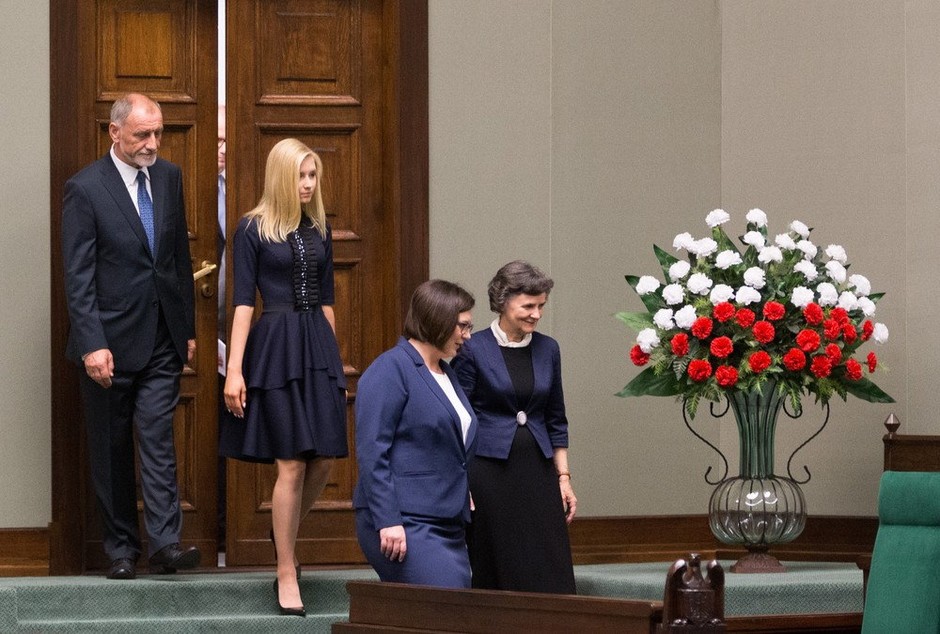 Sukienki Kingi Dudy na zaprzysiężeniu Andrzeja Dudy