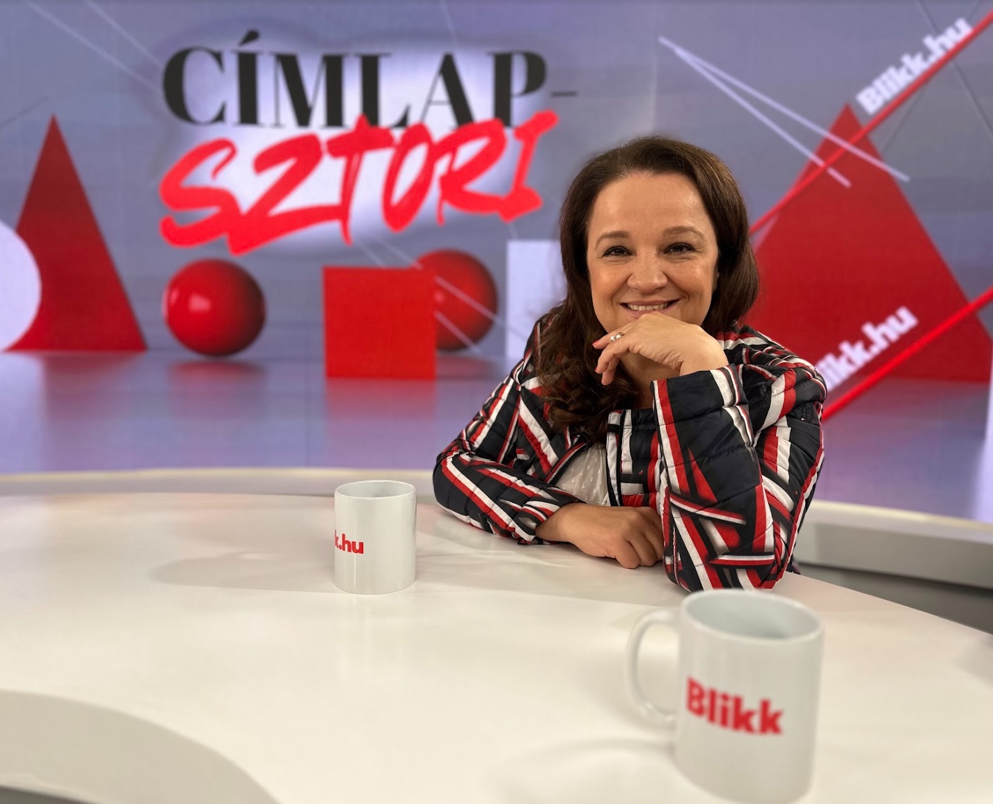 Hajléktalanként él a saját lakásában a magyar színésznő